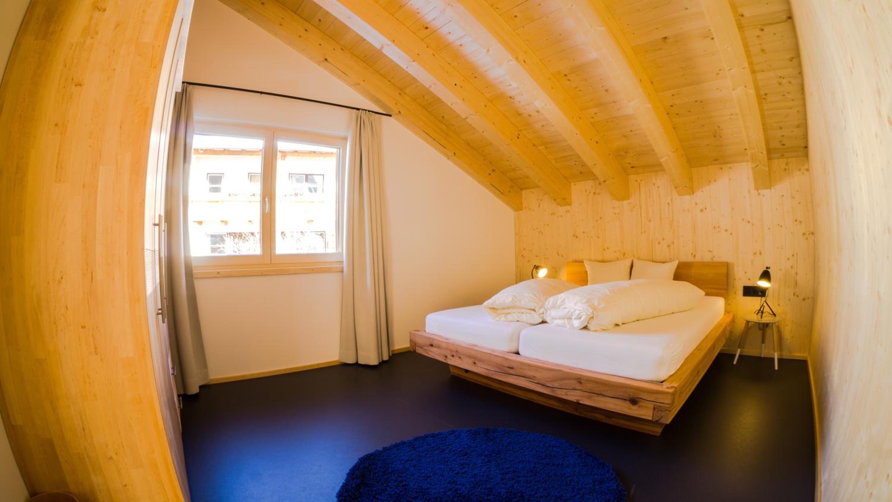 Ferienhaus Alpen Lodge und die Gams