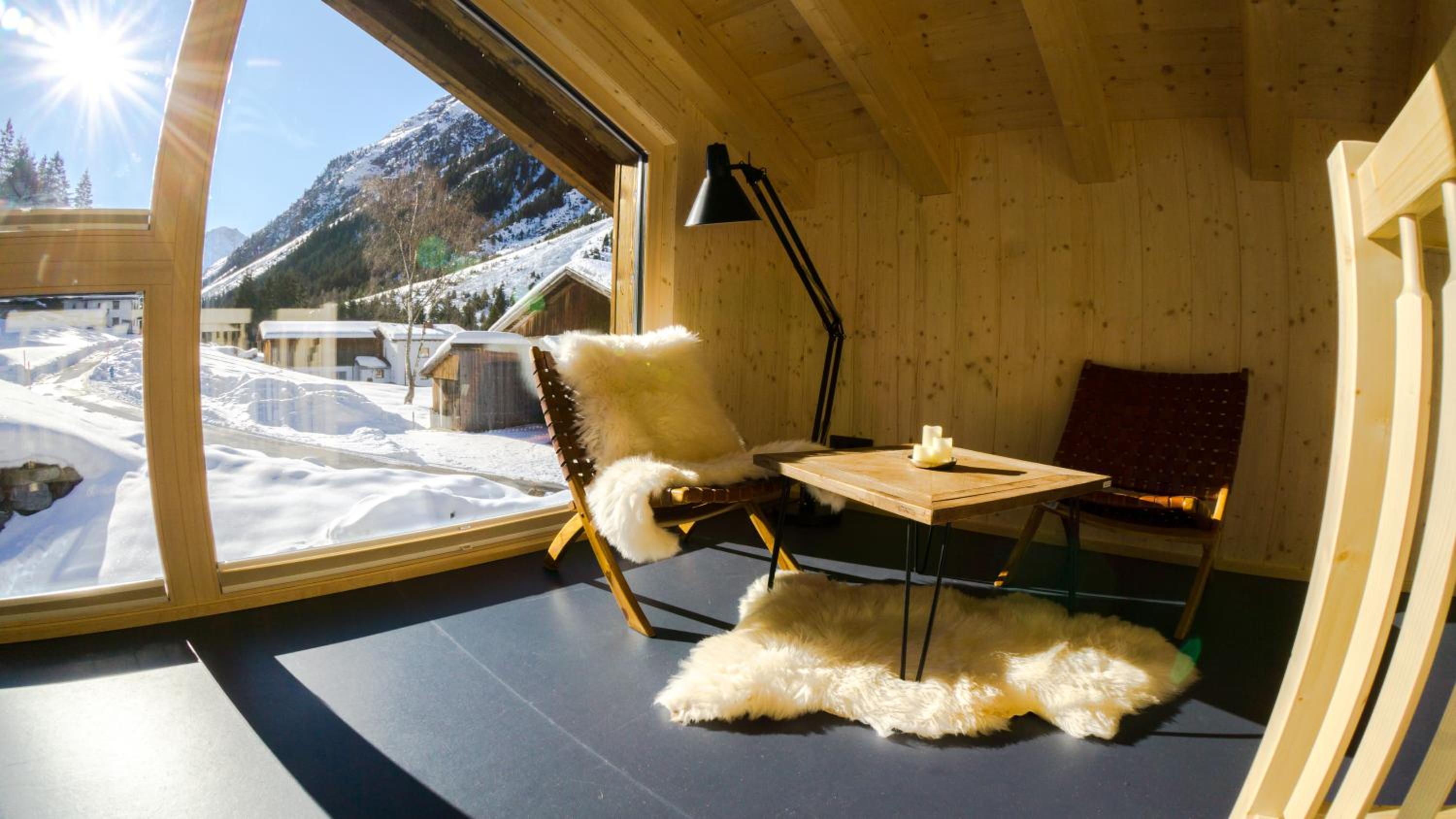 Ferienhaus Alpen Lodge und die Gams