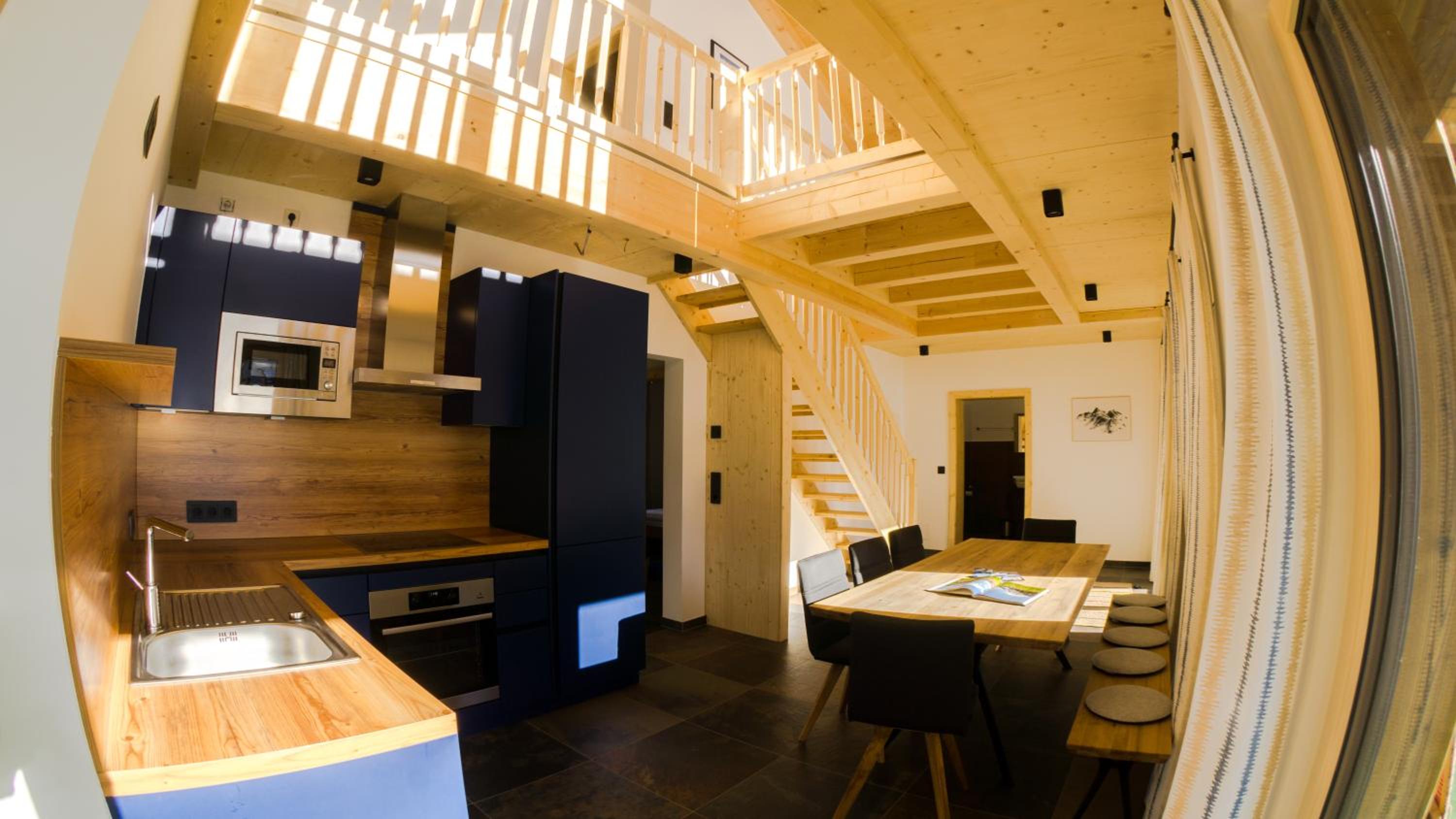 Ferienhaus Alpen Lodge und die Gams