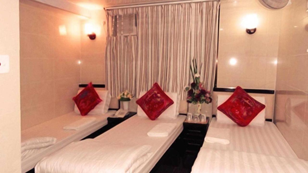 Davao Hostel Block D 24 HOUR RECEPTION 10TH FLOOR FLAT D8 CHUNGKING MANSION TSIM SHA TSUI KOWLOON