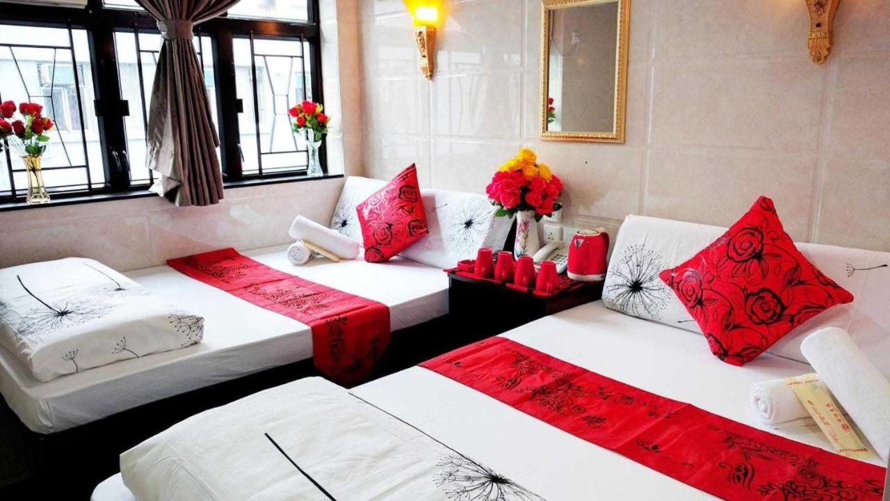 Davao Hostel Block D 24 HOUR RECEPTION 10TH FLOOR FLAT D8 CHUNGKING MANSION TSIM SHA TSUI KOWLOON