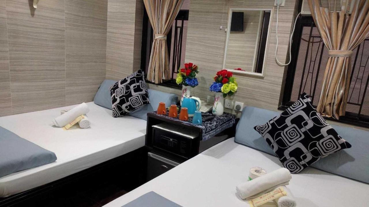 Davao Hostel Block D 24 HOUR RECEPTION 10TH FLOOR FLAT D8 CHUNGKING MANSION TSIM SHA TSUI KOWLOON