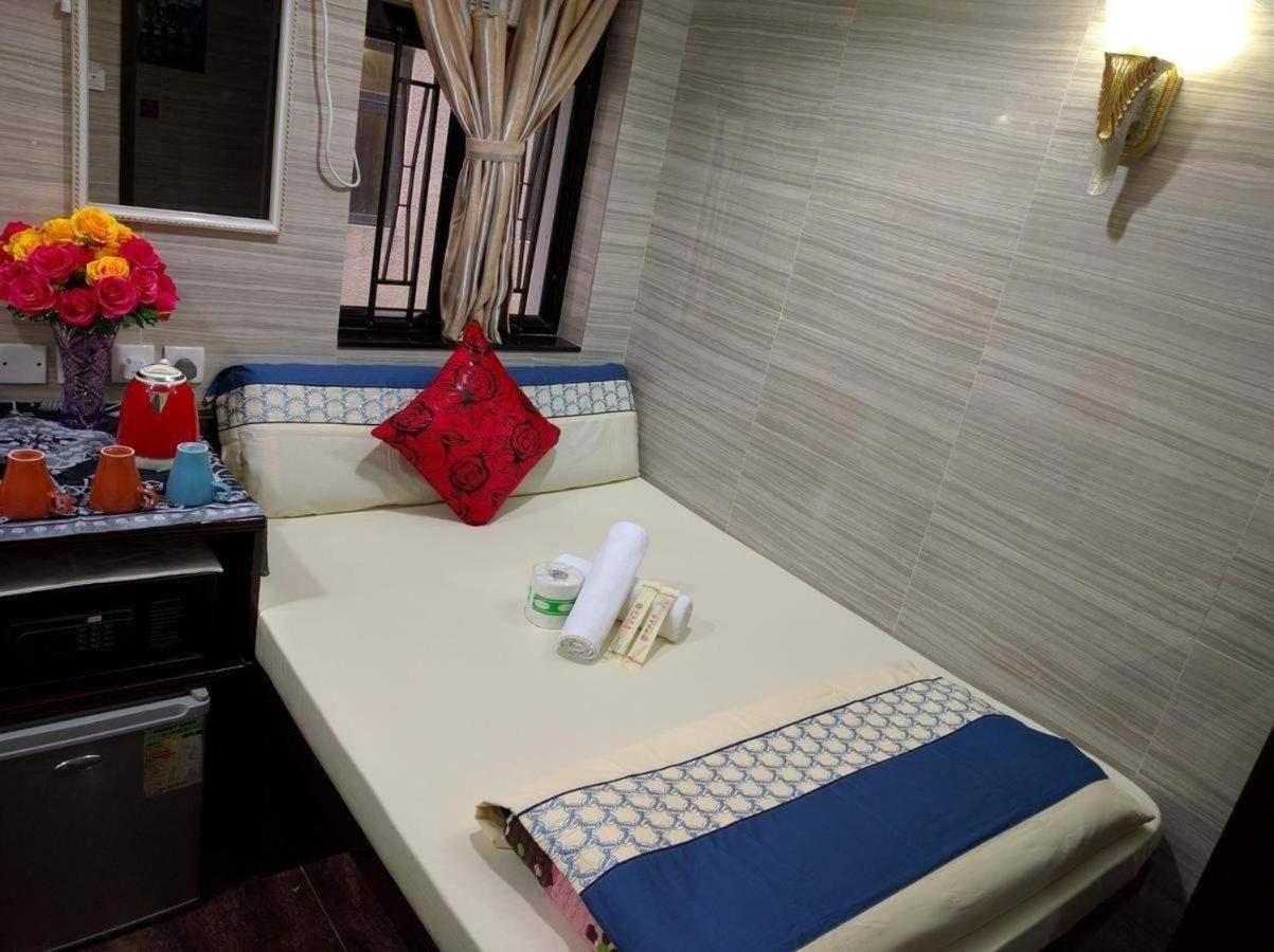 Davao Hostel Block D 24 HOUR RECEPTION 10TH FLOOR FLAT D8 CHUNGKING MANSION TSIM SHA TSUI KOWLOON