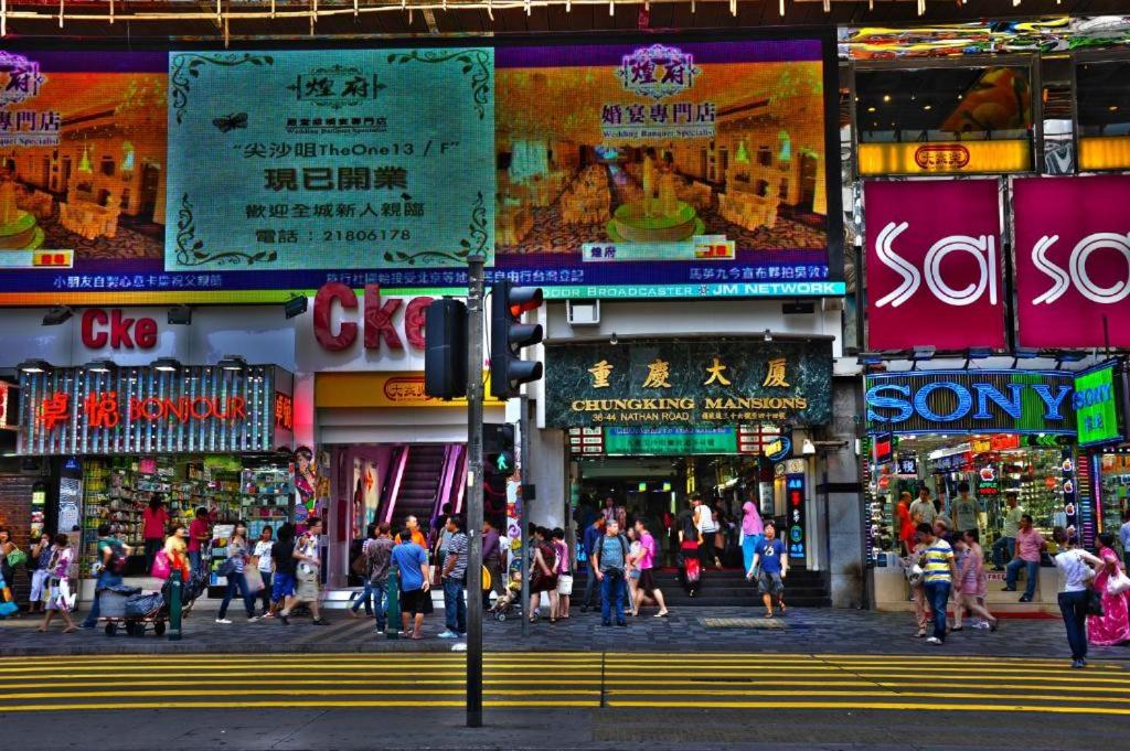 Davao Hostel Block D 24 HOUR RECEPTION 10TH FLOOR FLAT D8 CHUNGKING MANSION TSIM SHA TSUI KOWLOON