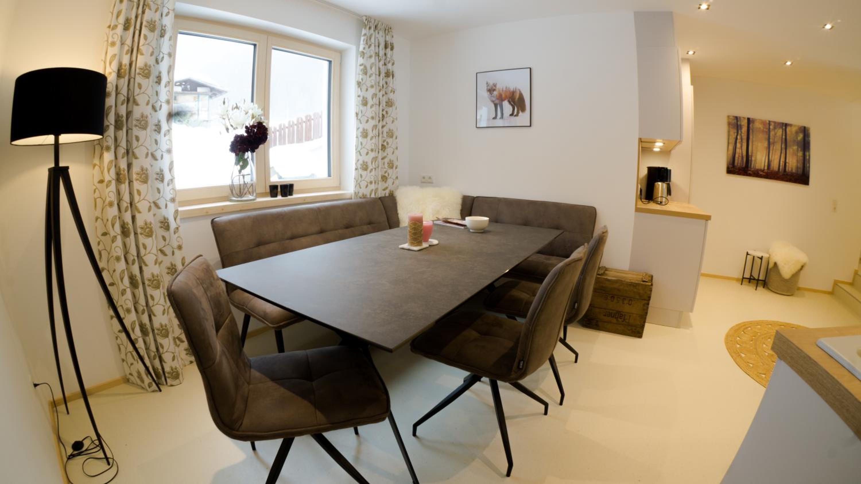 Ferienhaus Alpen Lodge und die Gams