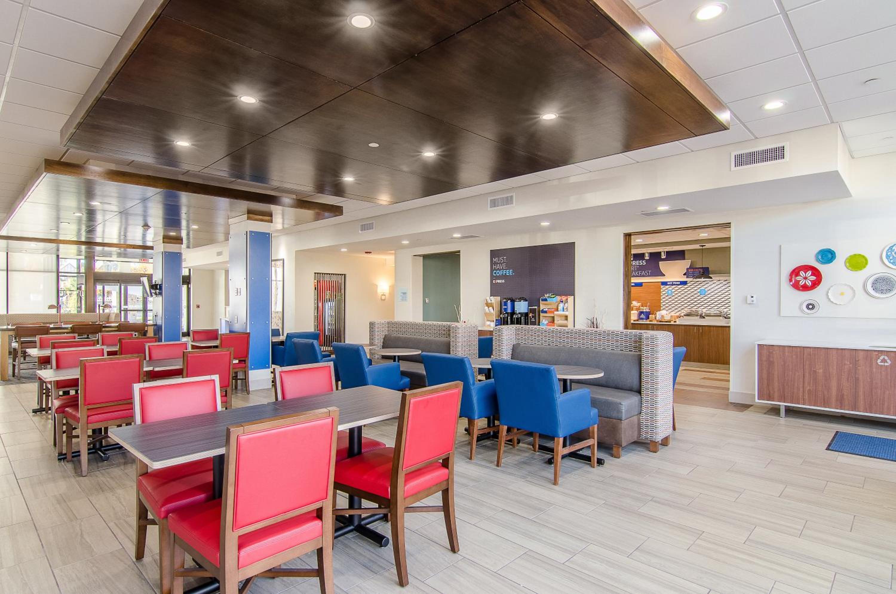 Holiday Inn Express & Suites - Atchison by IHG