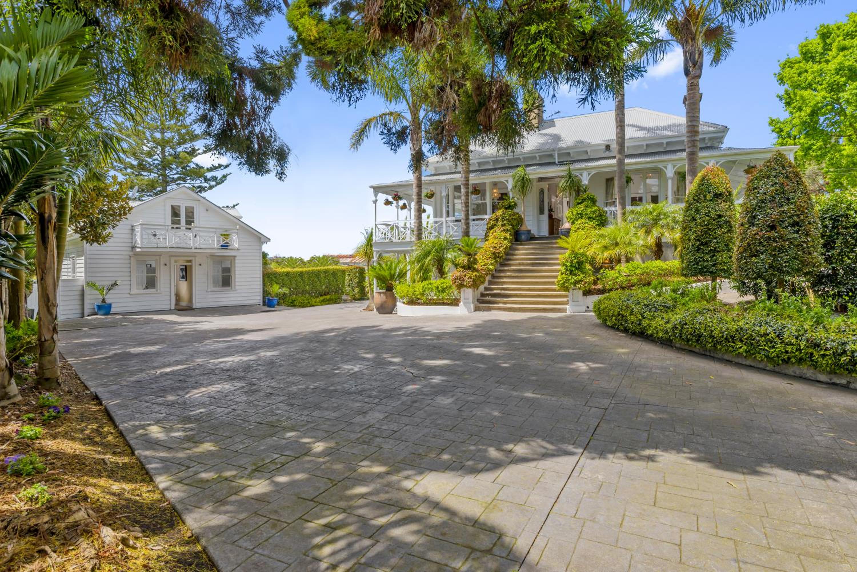 Western Springs Villa to Auckland Central Heritage Villa — Auckland