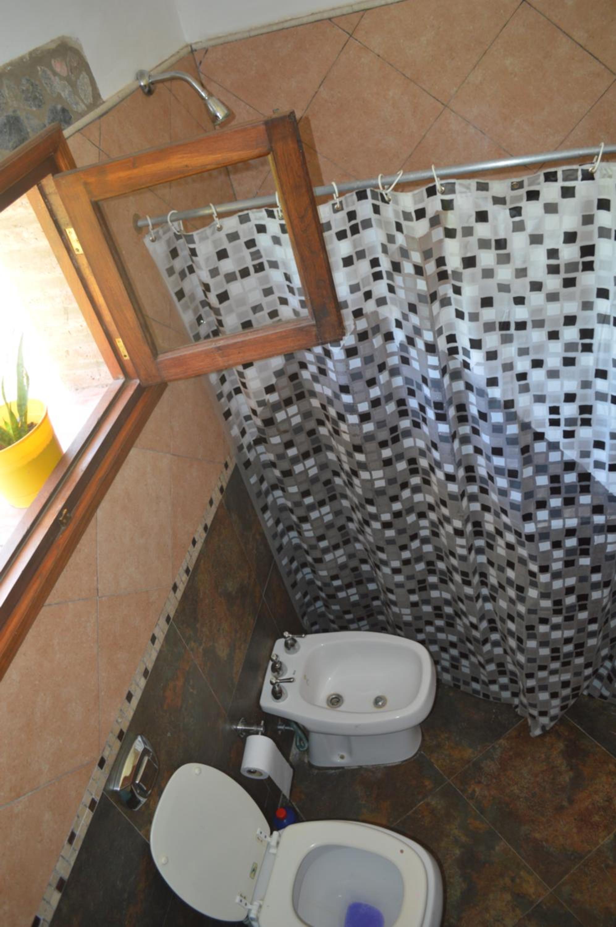 Alojamiento en casa quinta, habitación privada