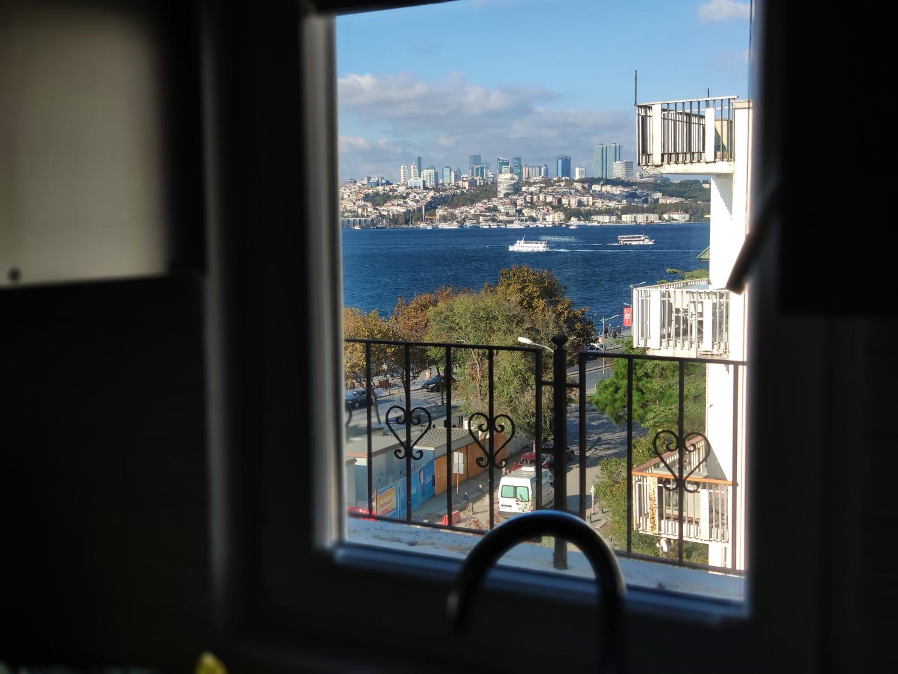 Istanbul Modern Flats with Amazing Sea View