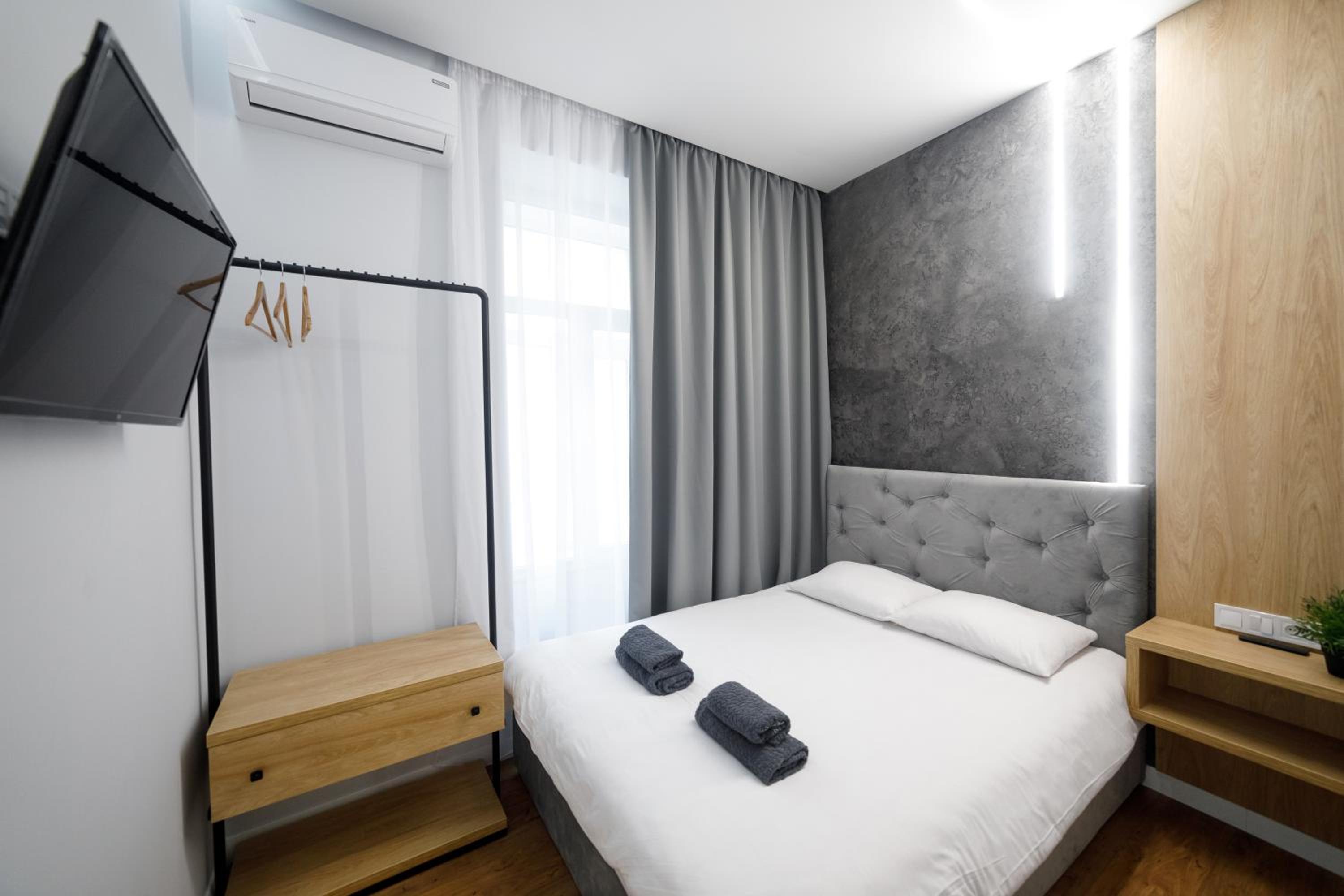 Royal apartment on Hmelnytskogo 37 view 4