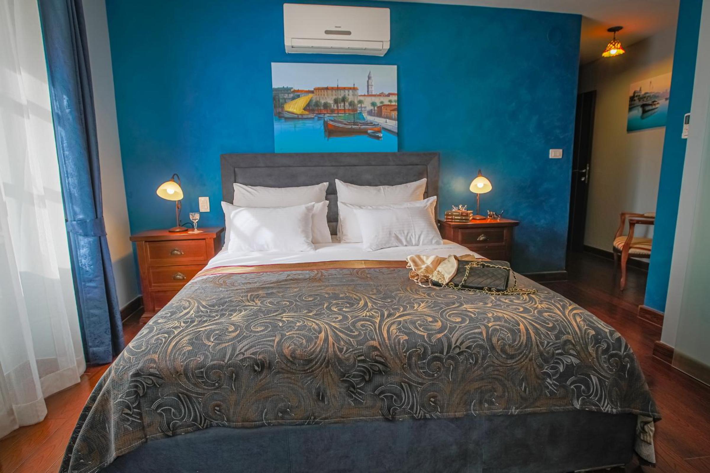 Theatre luxury rooms en Split — bedroom