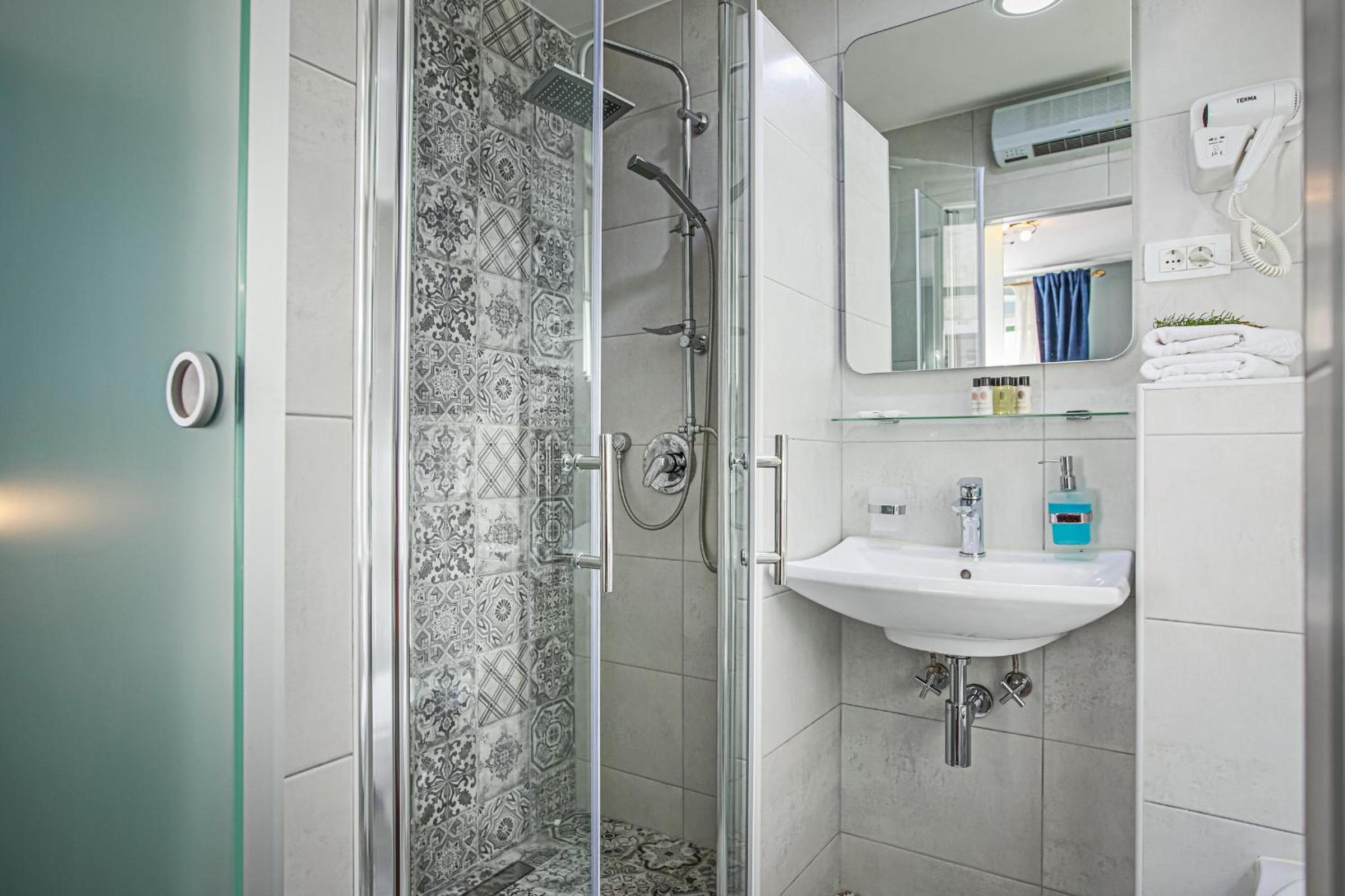 Theatre luxury rooms — photo 31