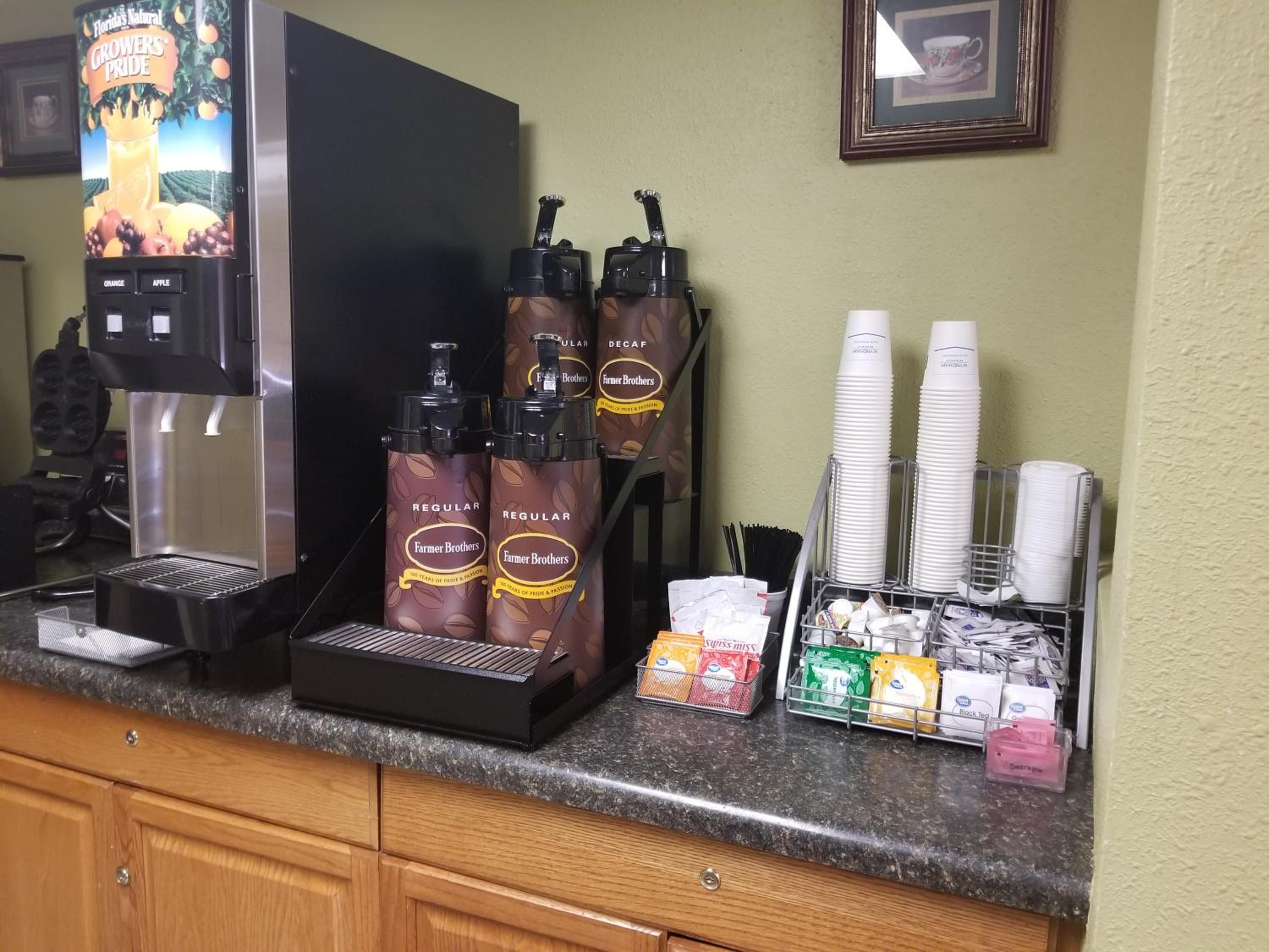 Bismarck Vacations - Super 8 by Wyndham Bismarck - Property Image 15