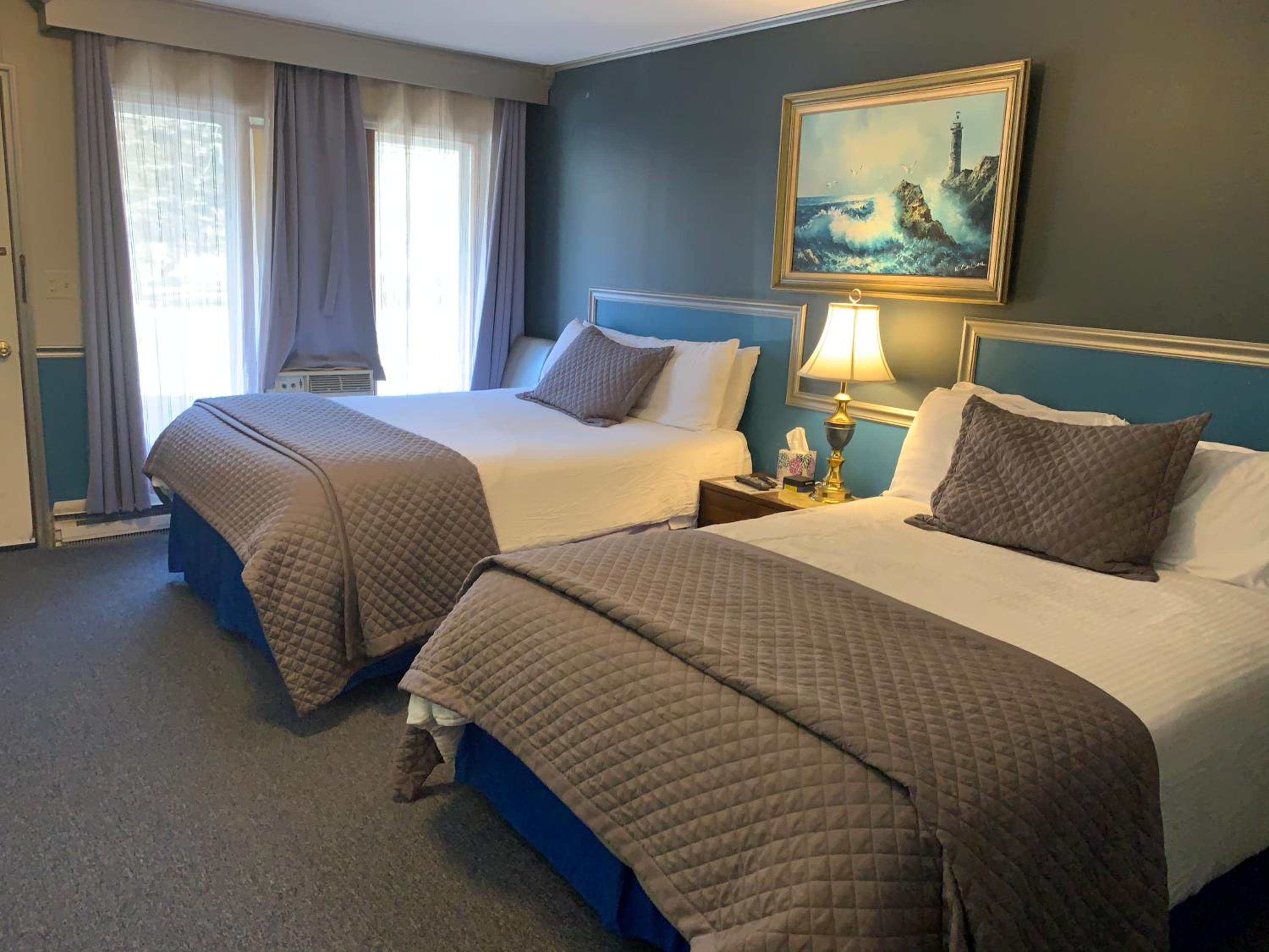 Starlite Motel & Suites