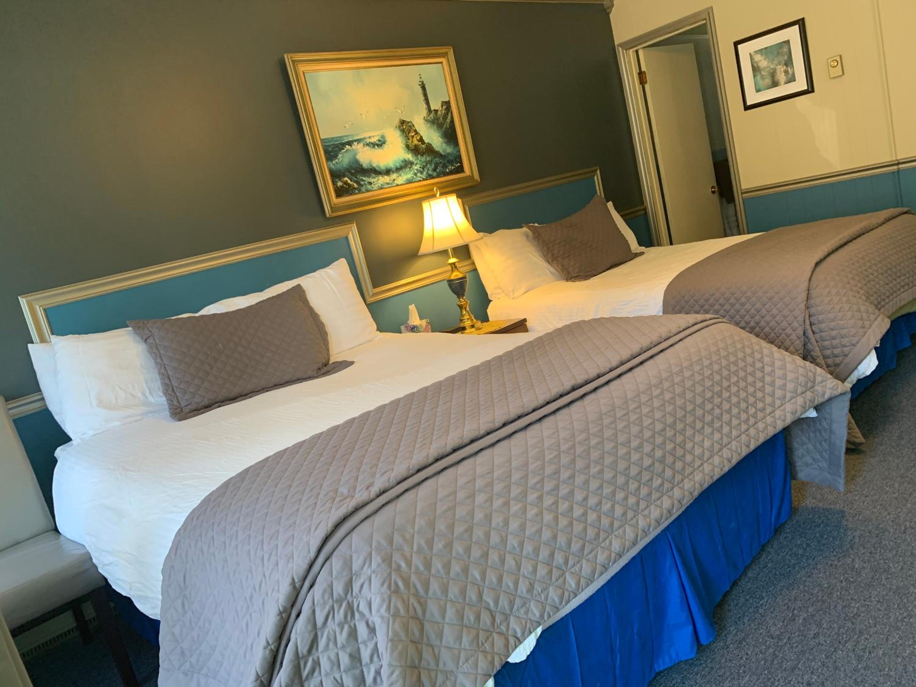 Starlite Motel & Suites
