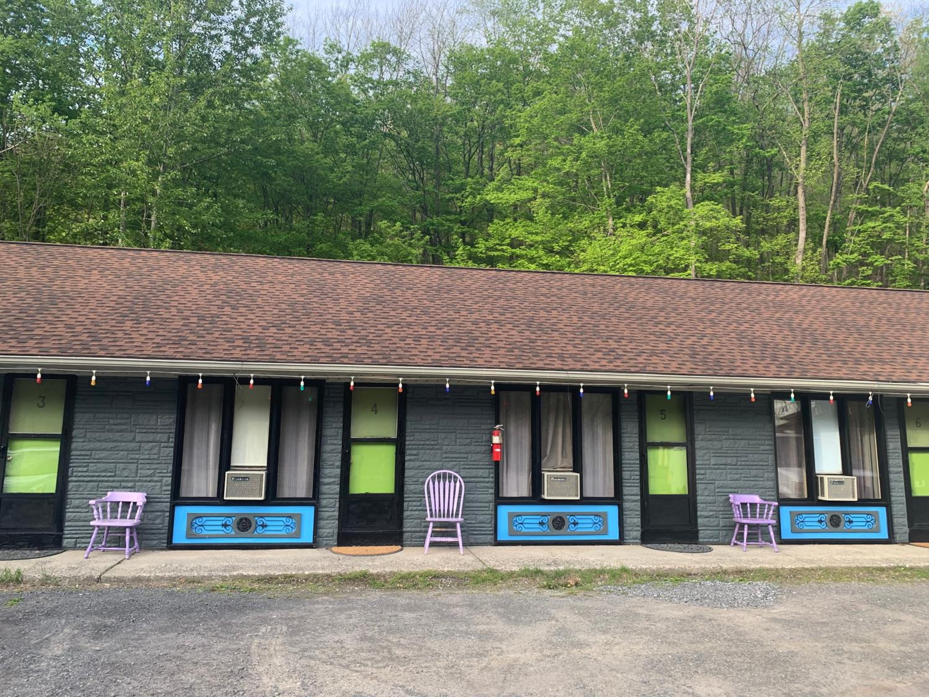 Starlite Motel & Suites
