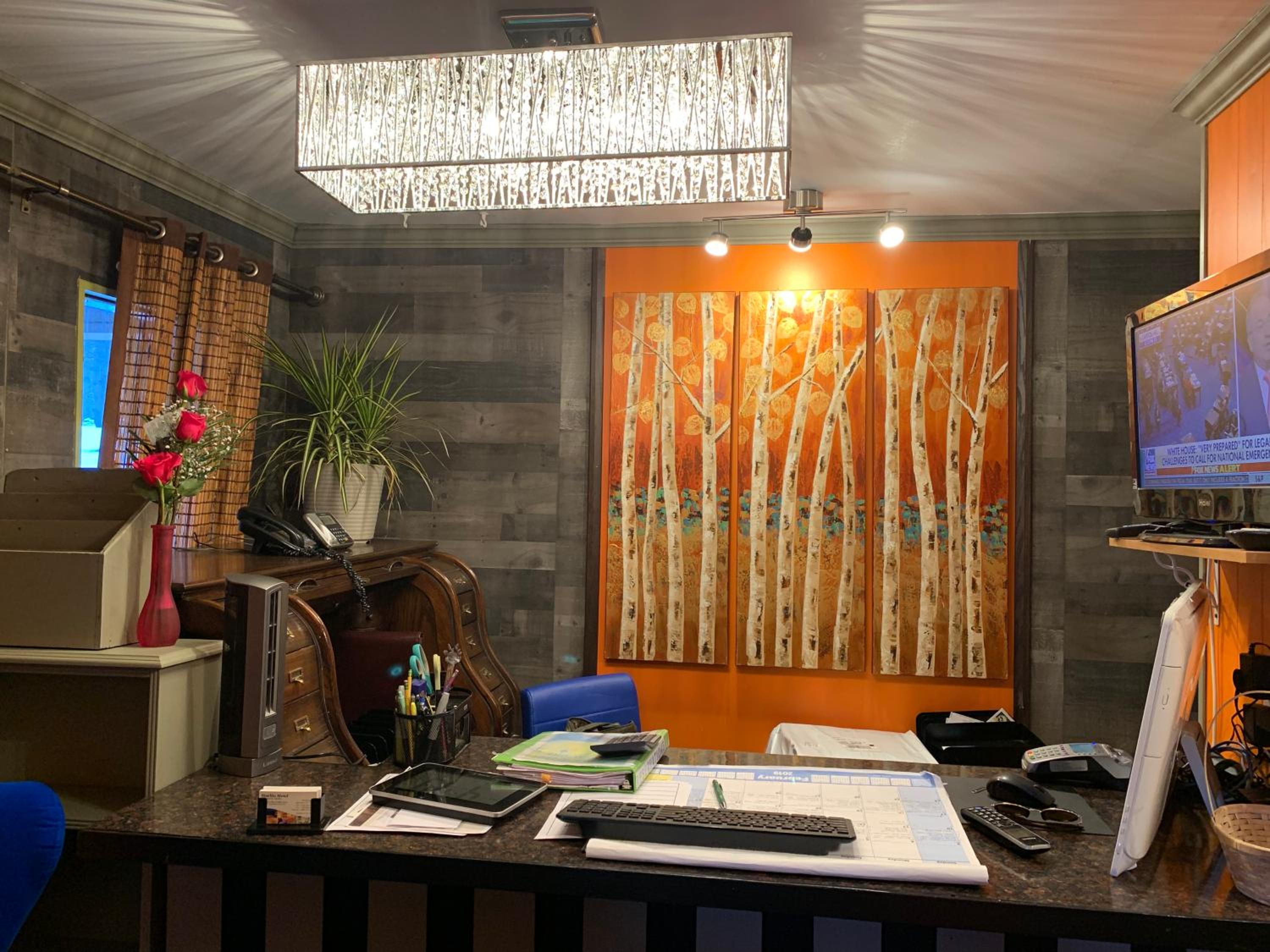 Starlite Motel & Suites