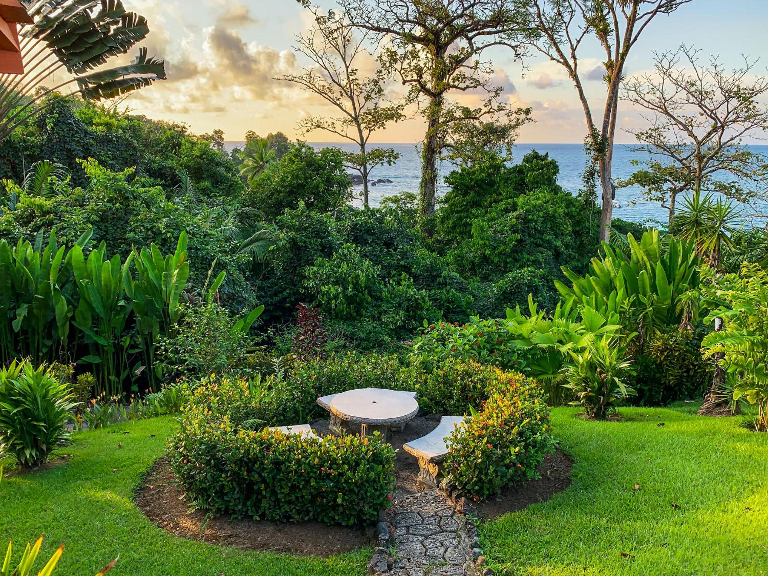 Las Caletas Lodge