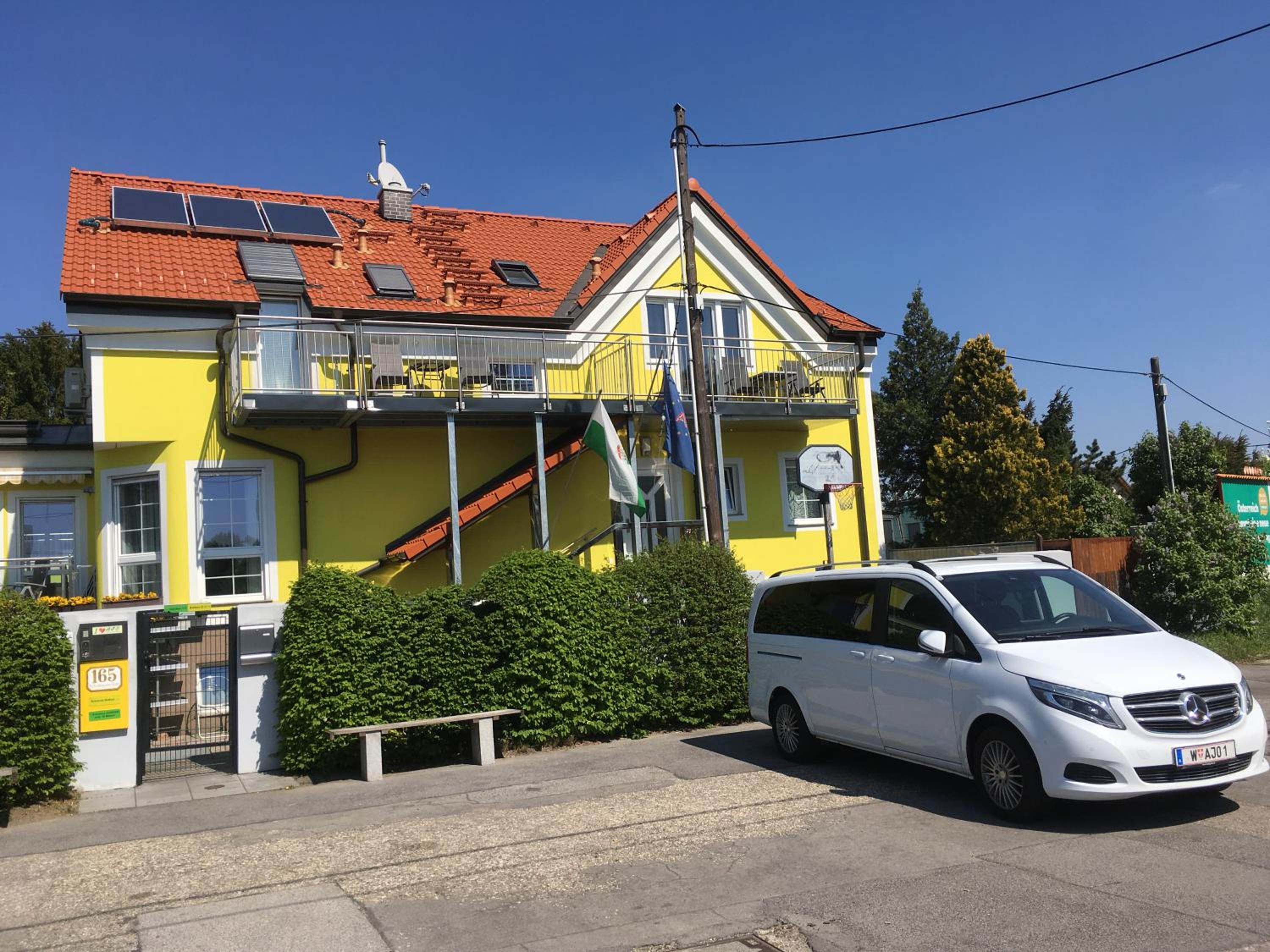 AJO Apartments - Alte Donau Lake or Garden View Balcony Studio - Self-Check-in