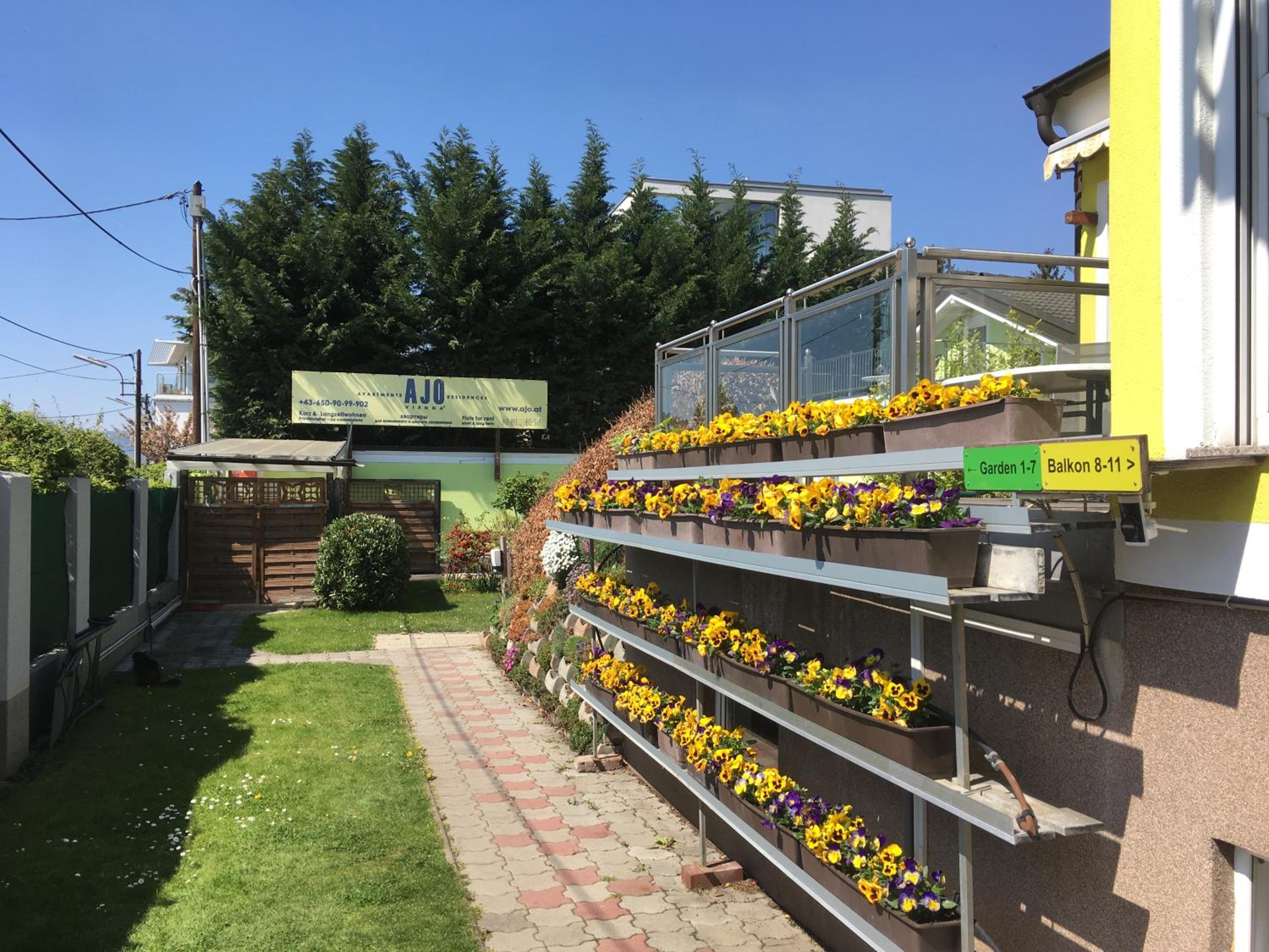 AJO Apartments - Alte Donau Lake or Garden View Balcony Studio - Self-Check-in