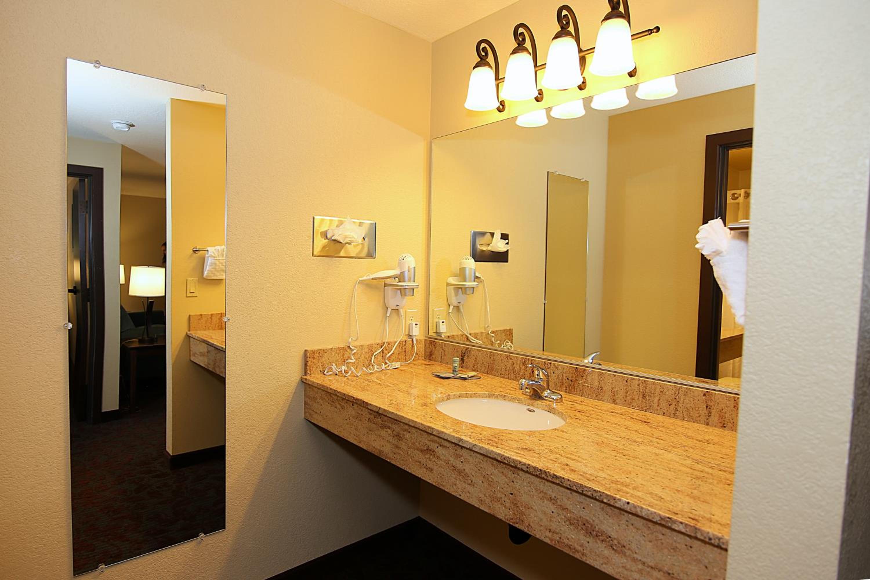 Ashland Vacations - Best Western Windsor Inn - Property Image 25