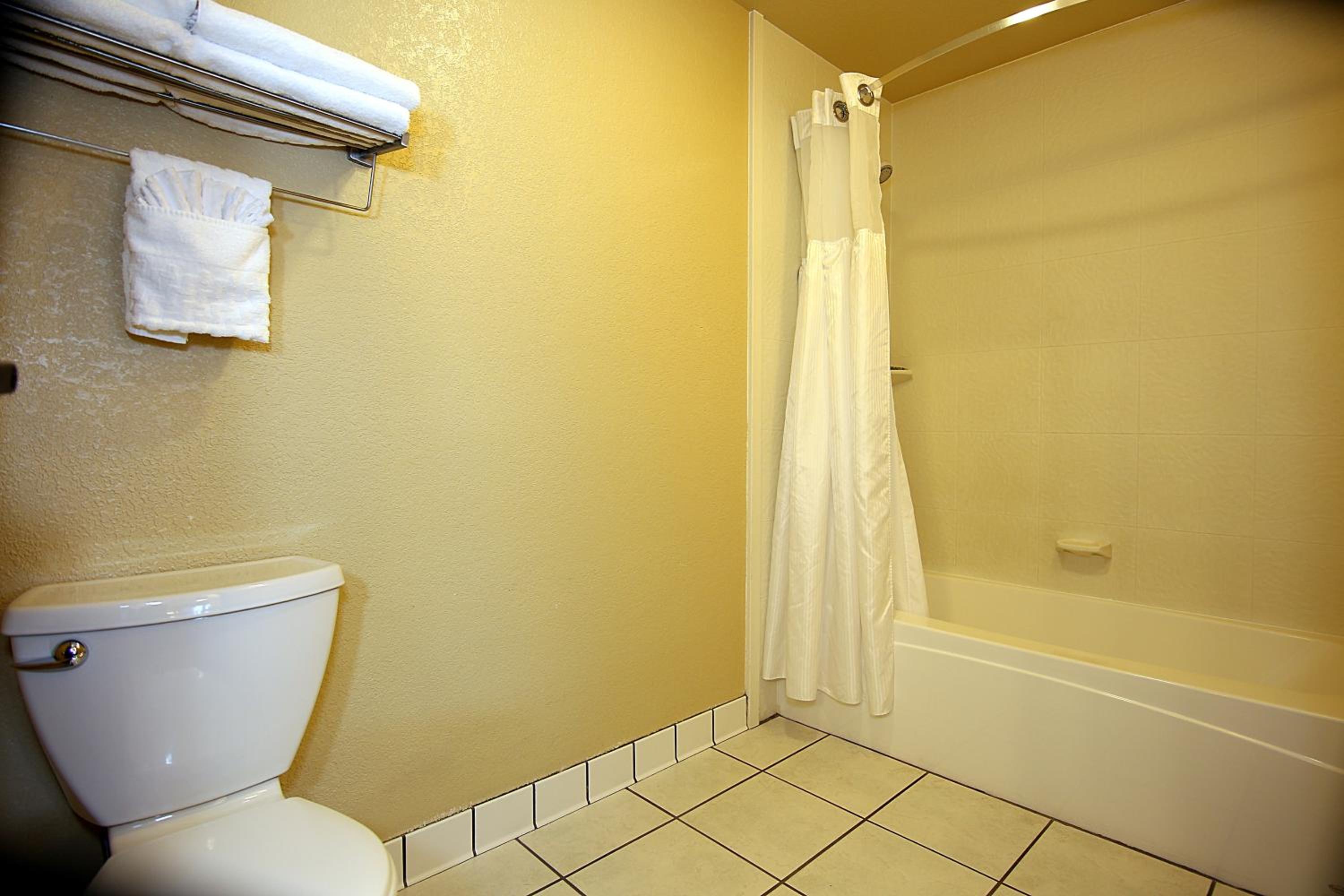 Ashland Vacations - Best Western Windsor Inn - Property Image 24