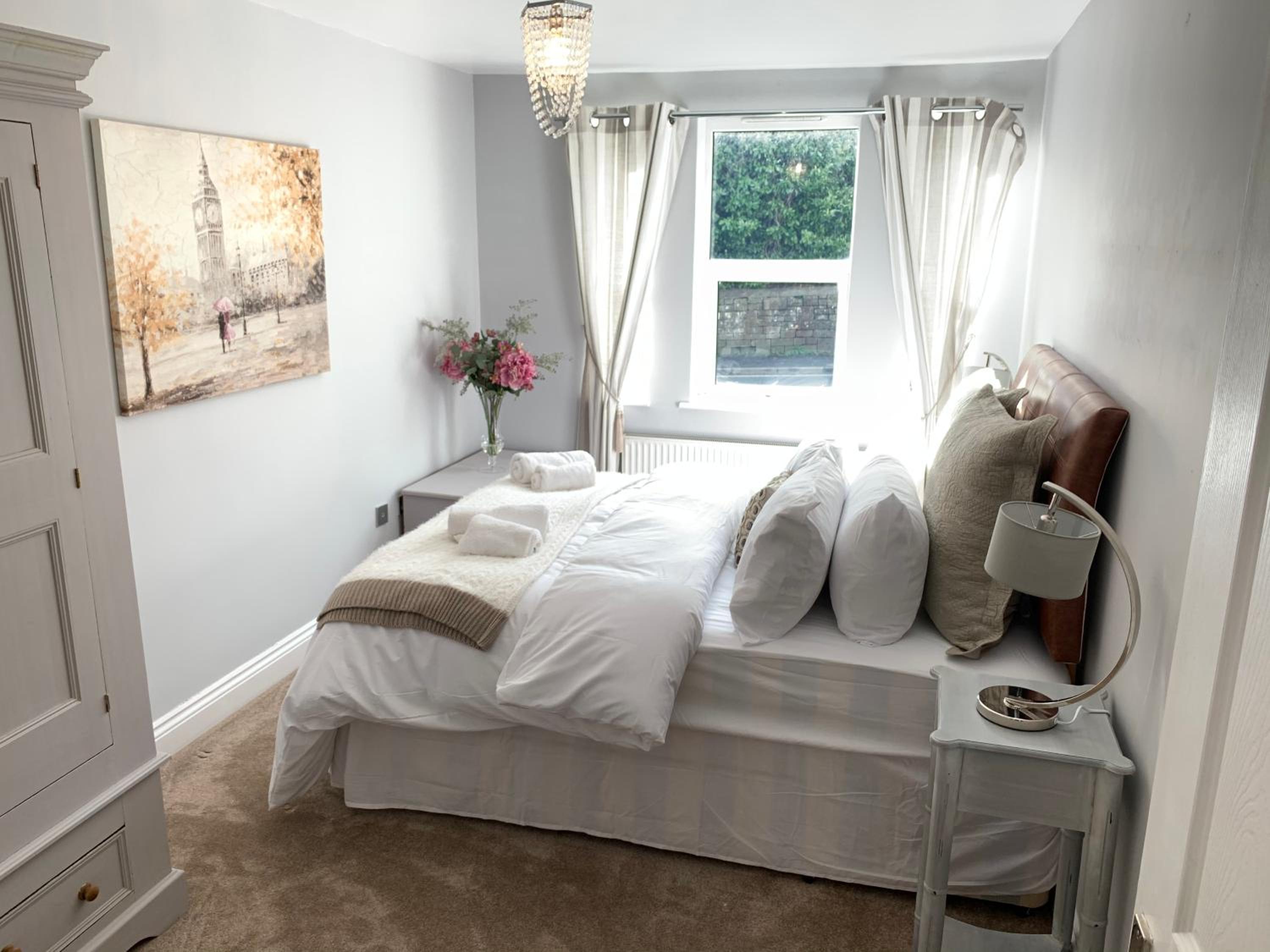 Spacious 2 Bed Apartment With Off Street Parking view 4