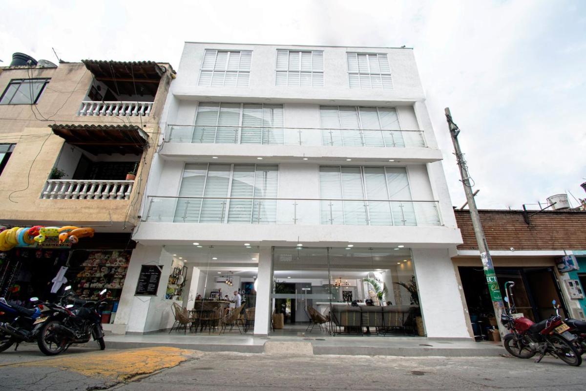 Hotel Viena en Villeta — hotel building