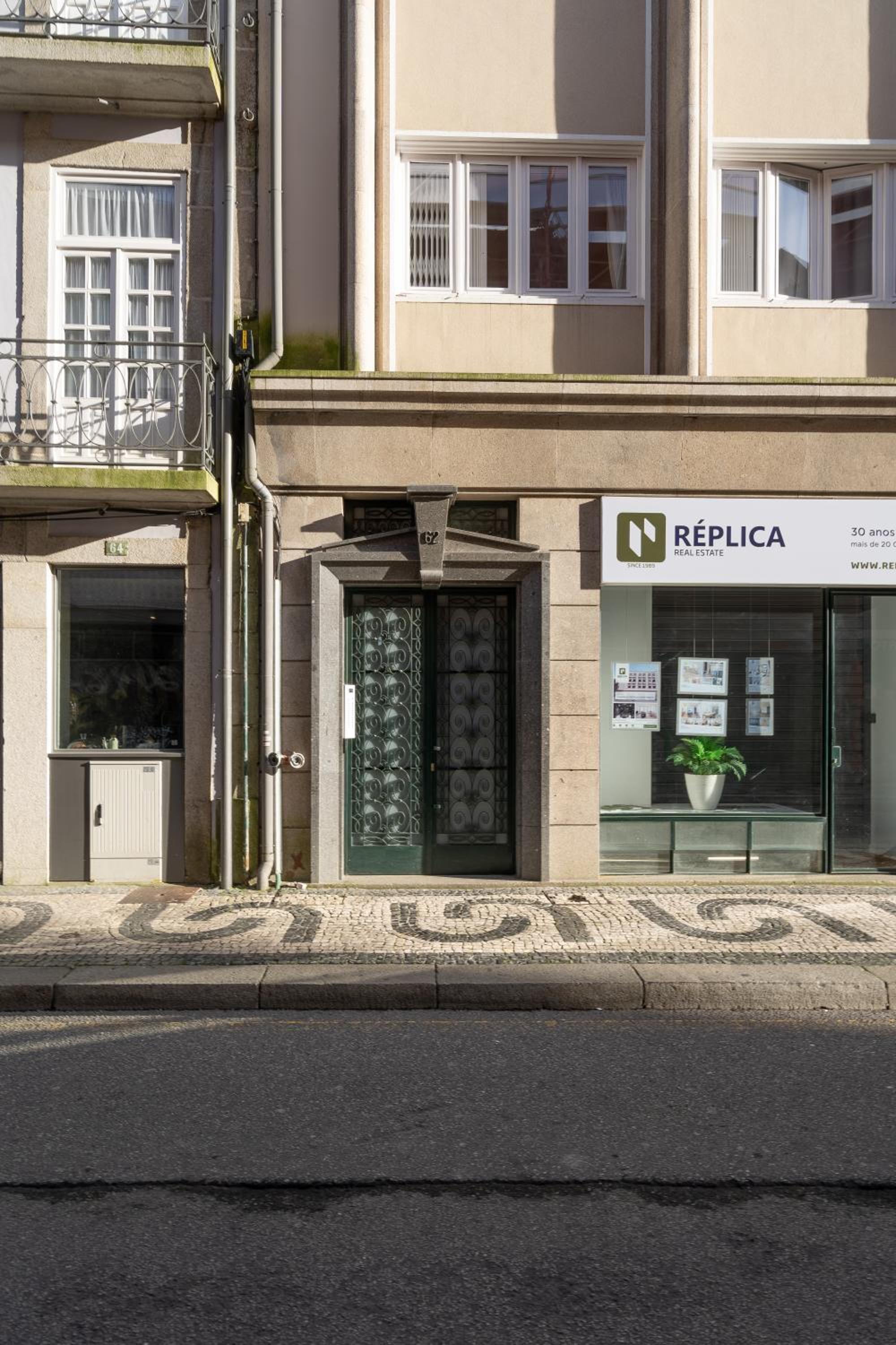 Domus 21 - Entreparedes view 3