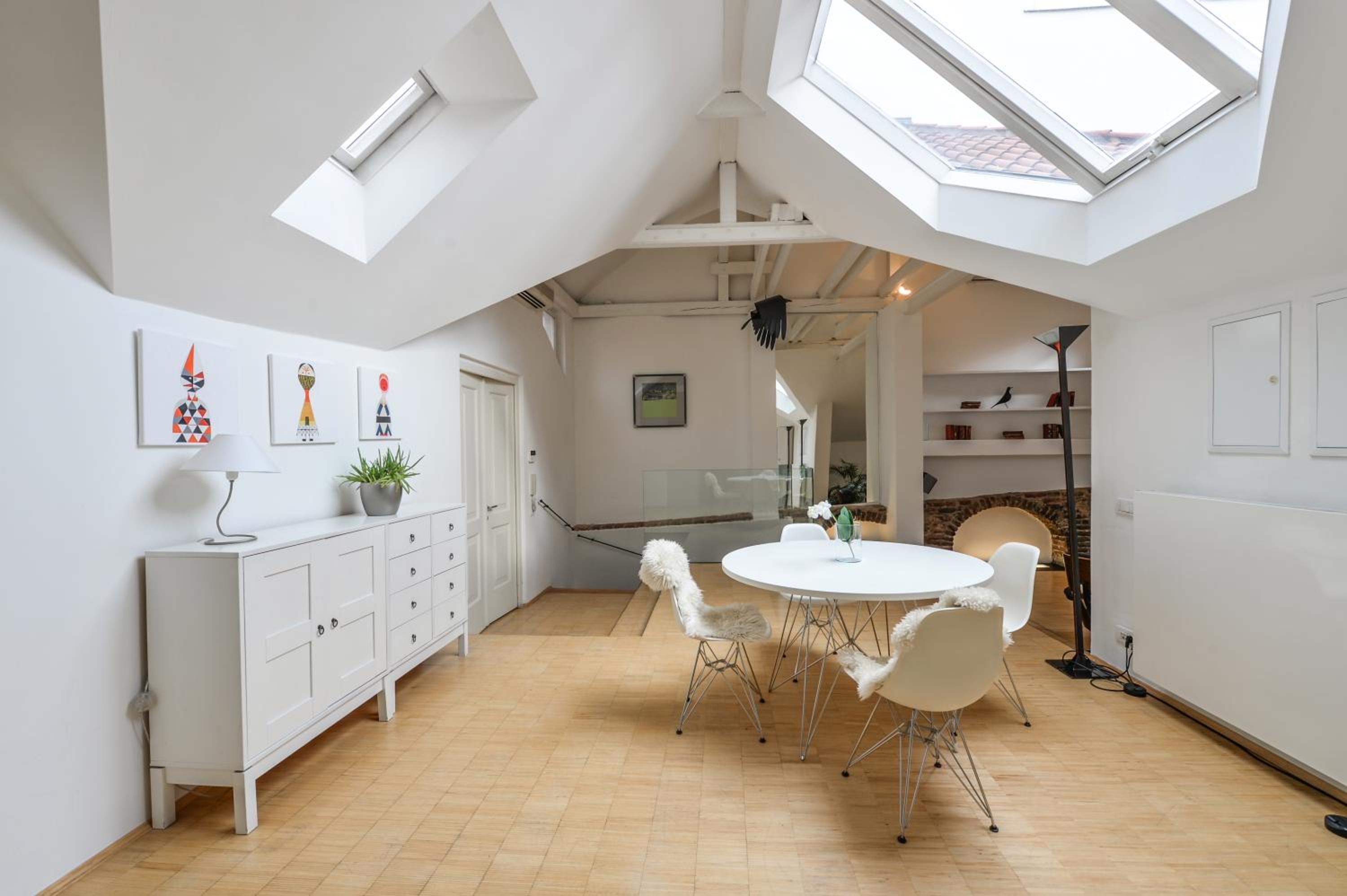 Eclectic Loft with Terrace