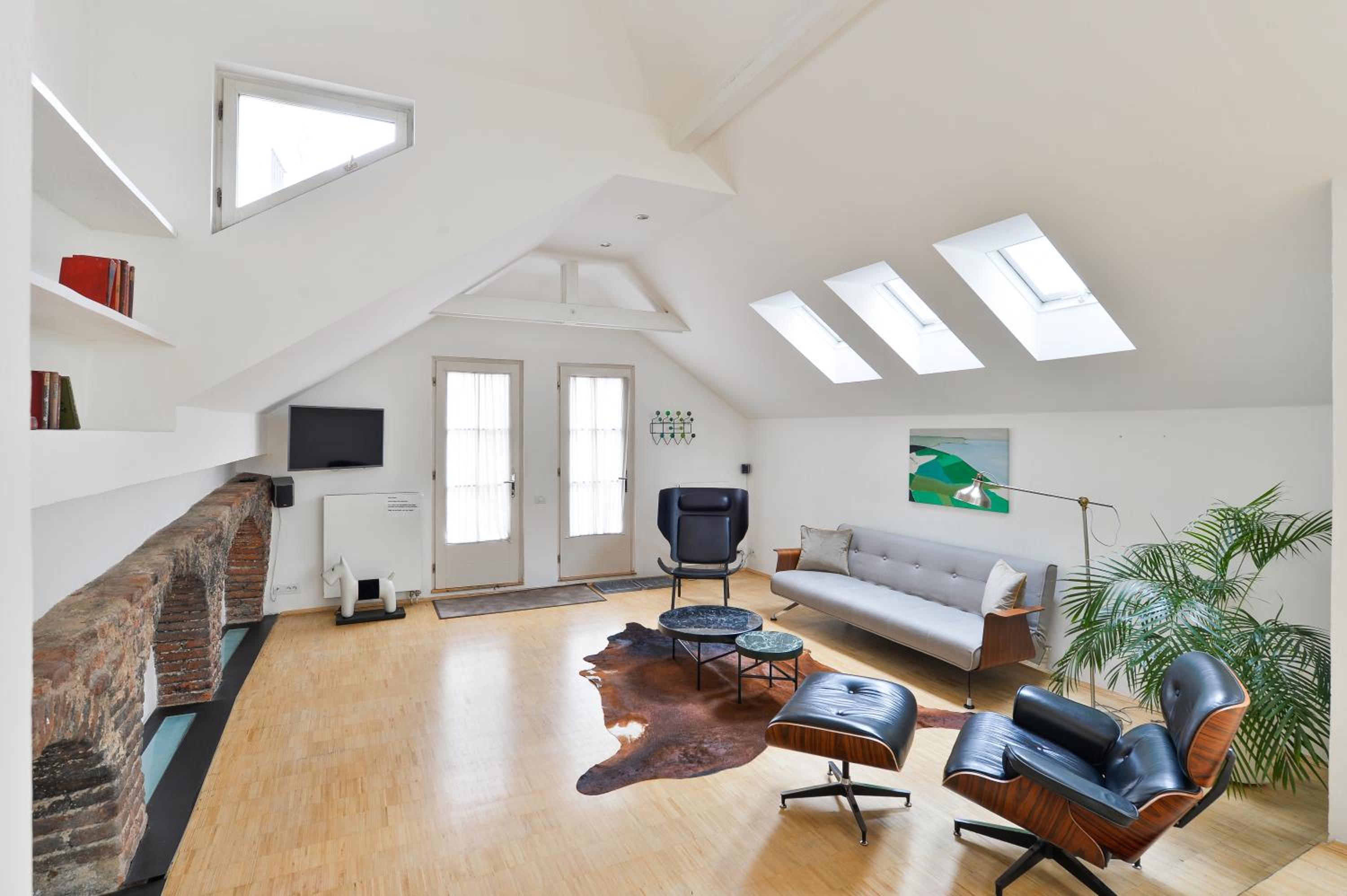 Eclectic Loft with Terrace