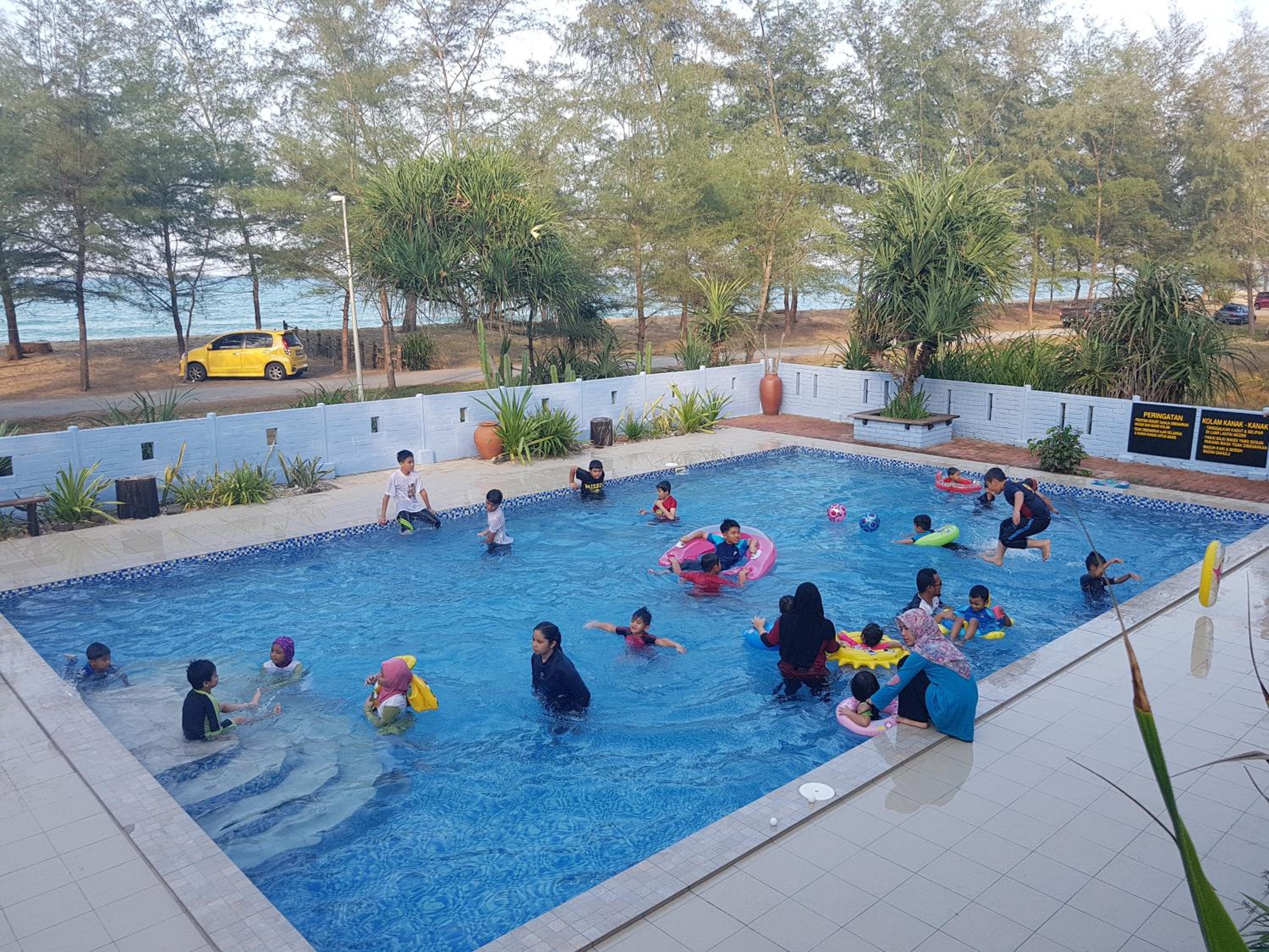 Pandan Laut Beach Resort photo 8