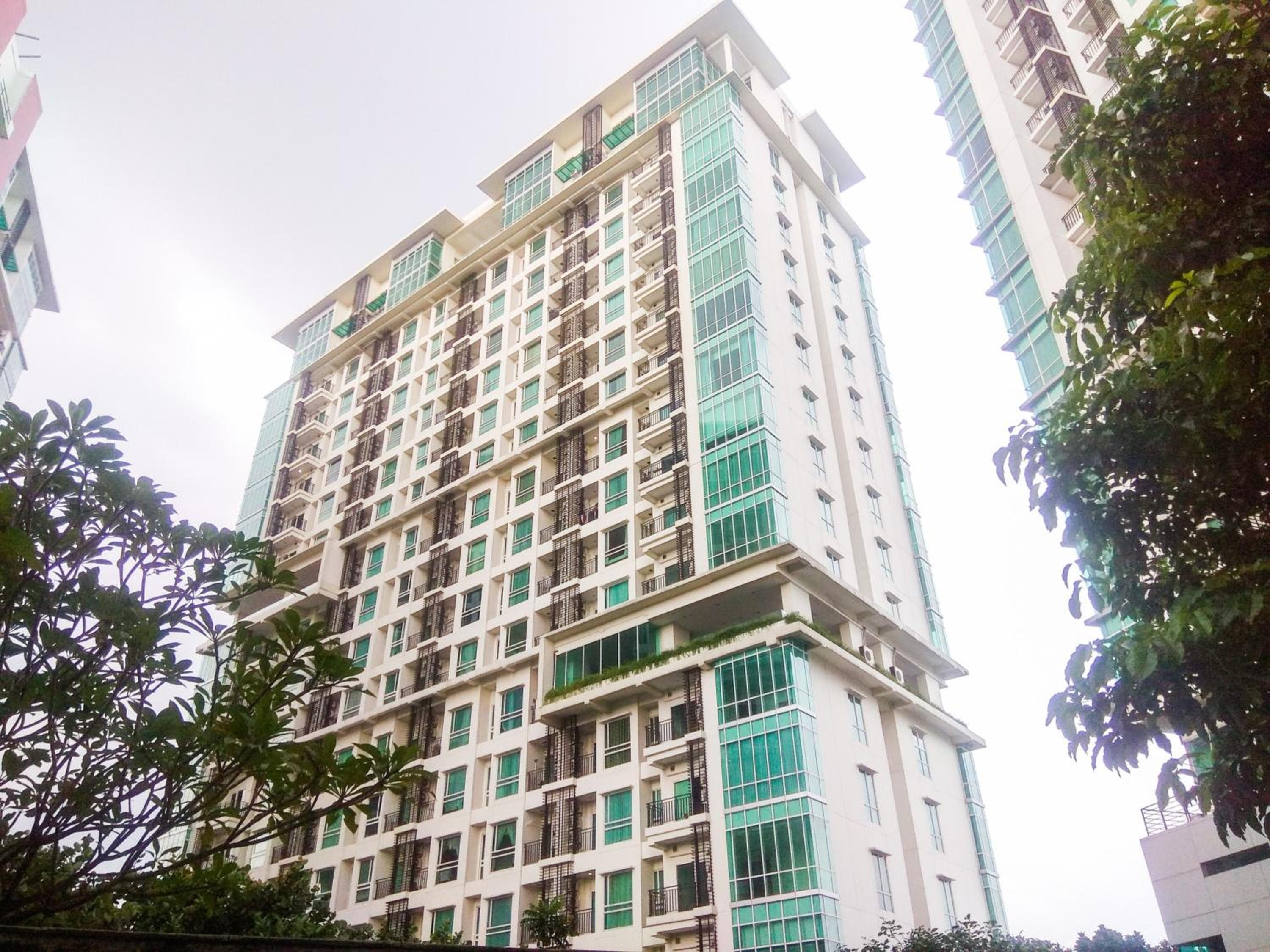 Good Location with Simply Furnished 1BR Apartment Woodland Park Residence By Travelio