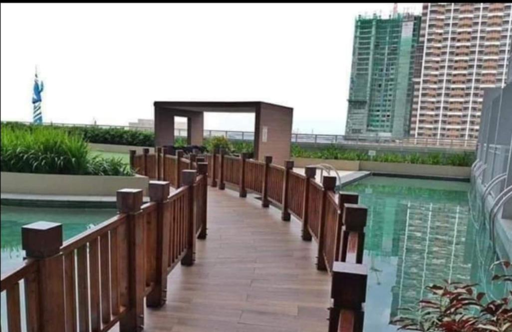Manila Bay- - Breeze Residences