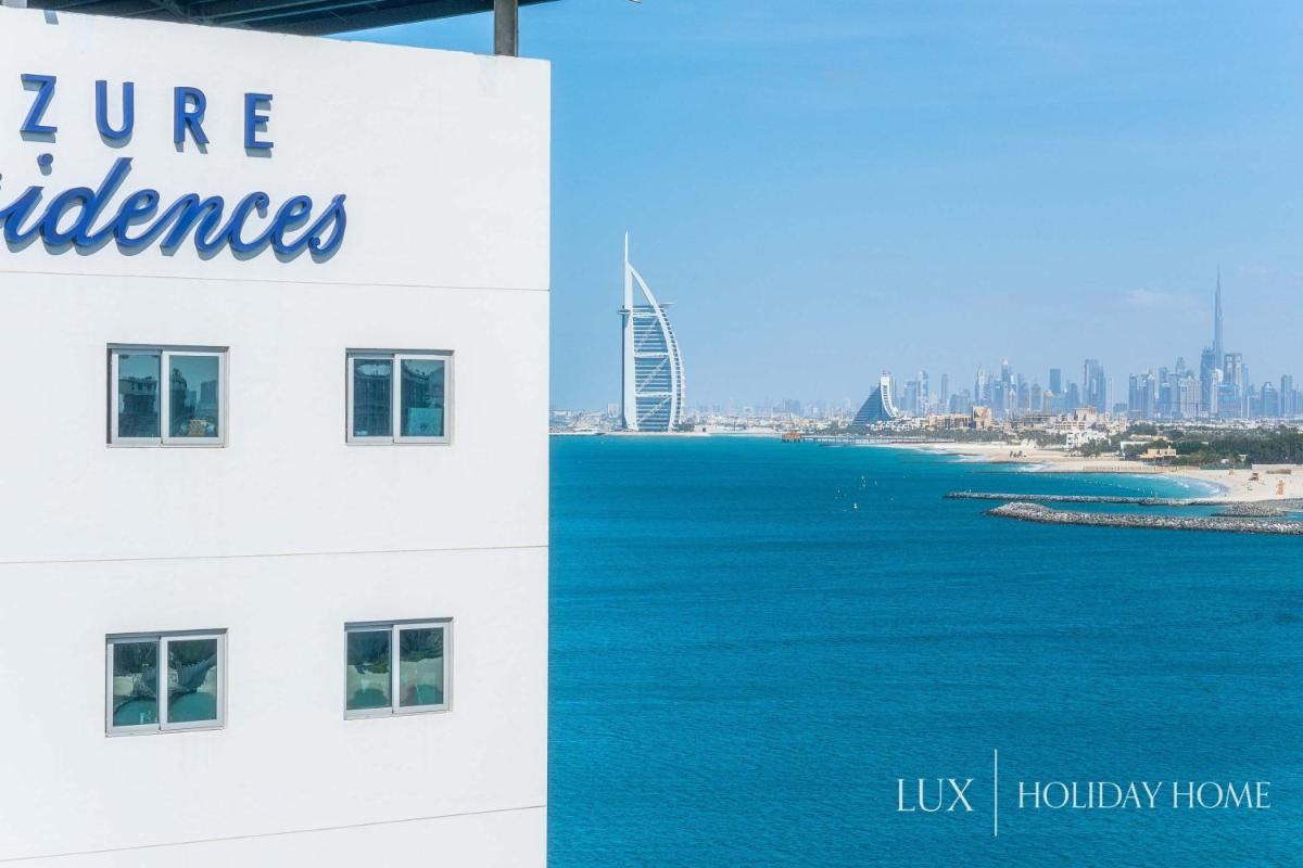 LUX - Opulent Island Suite Burj Khalifa View 2