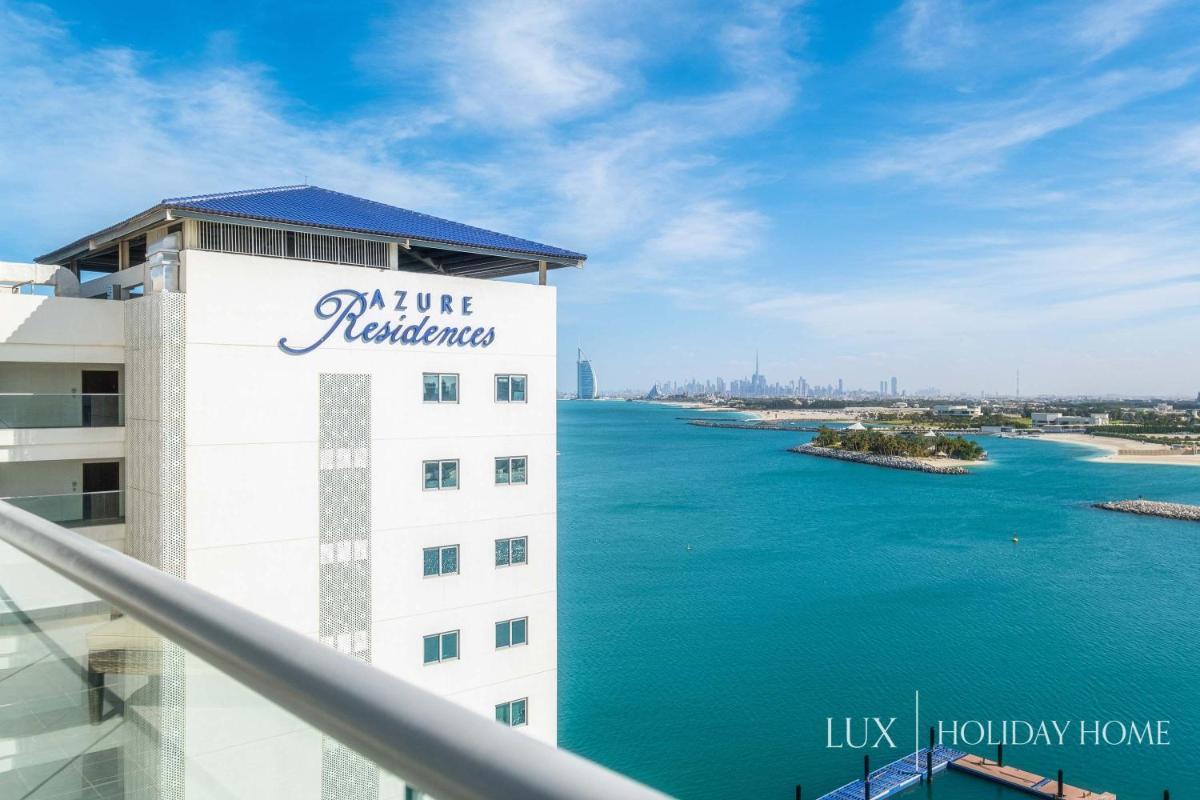 LUX - Opulent Island Suite Burj Khalifa View 2