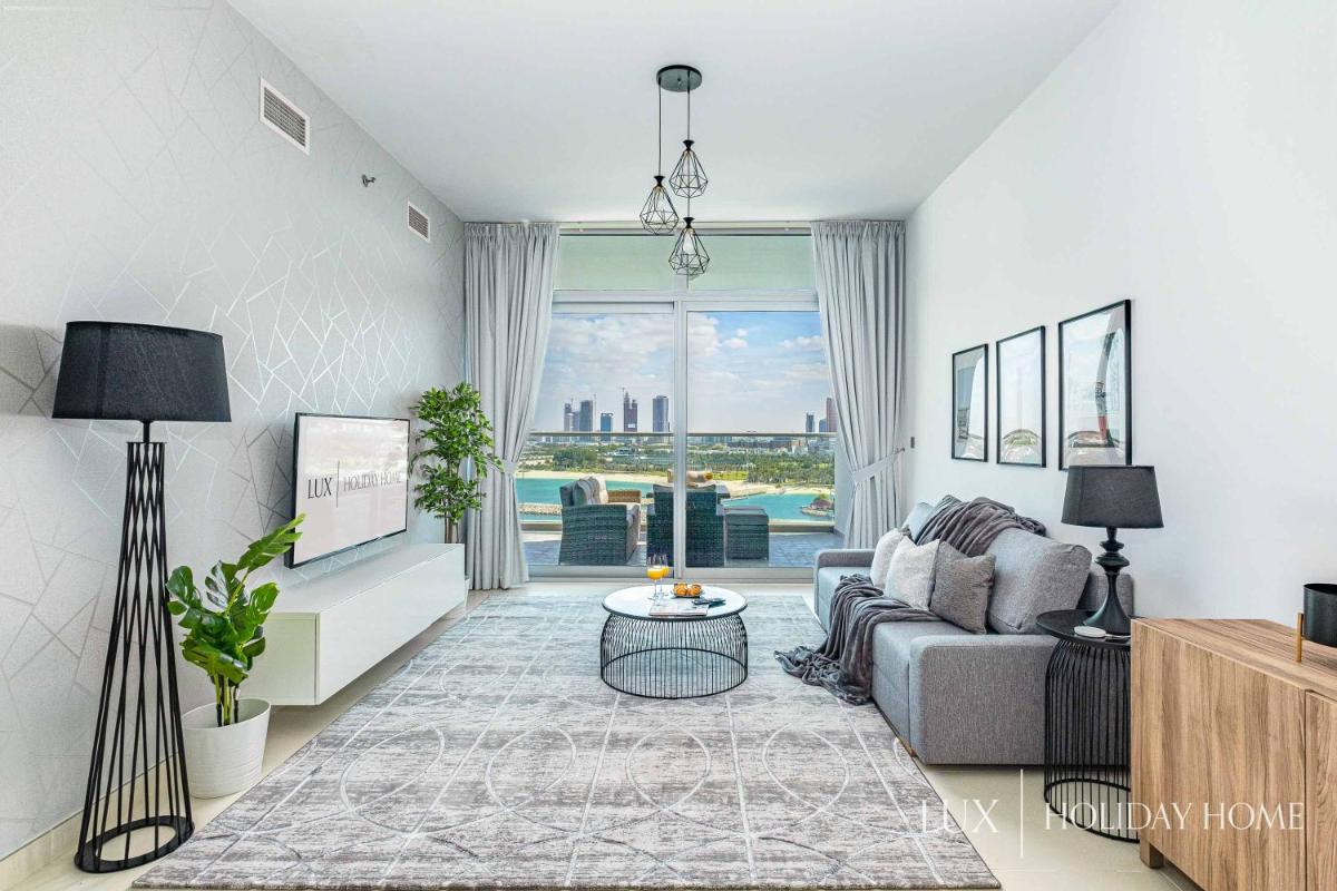 LUX - Opulent Island Suite Burj Khalifa View 2