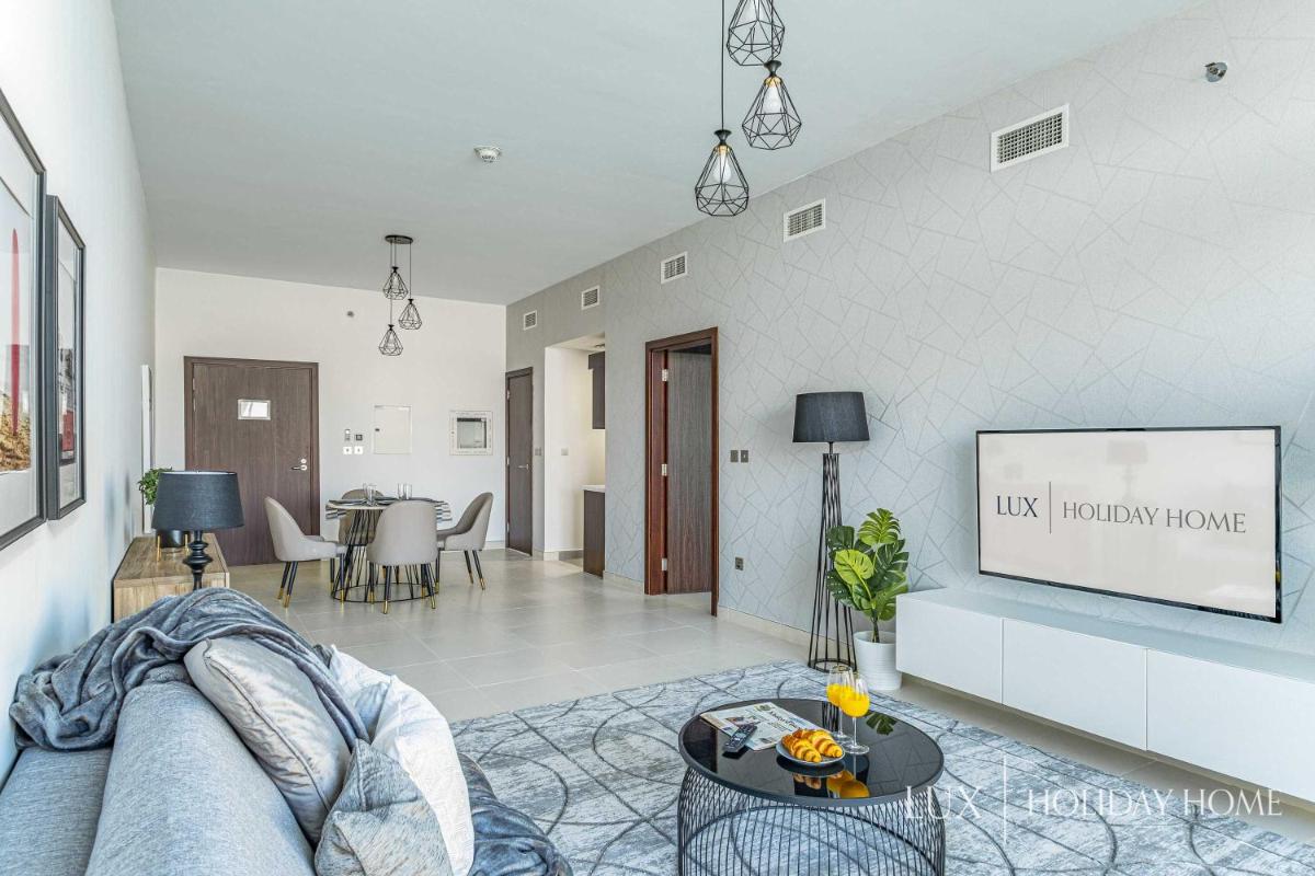 LUX - Opulent Island Suite Burj Khalifa View 2