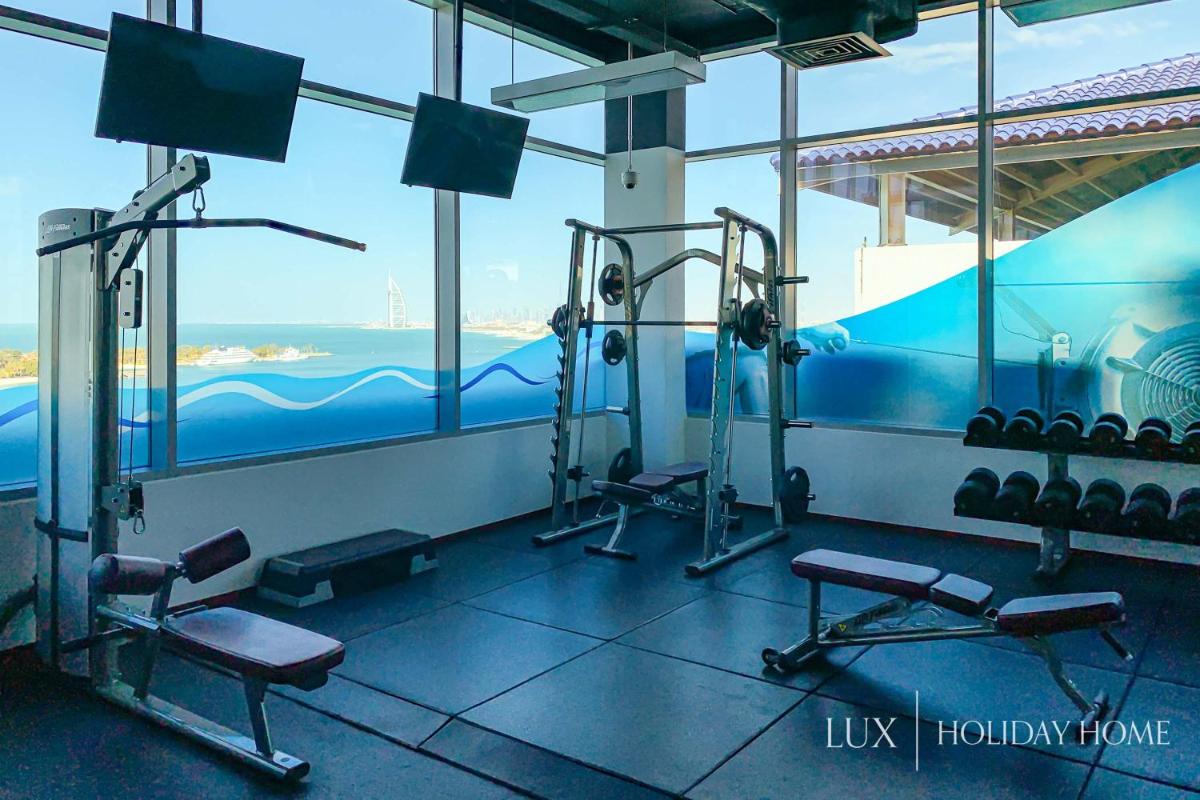 LUX - Opulent Island Suite Burj Khalifa View 2