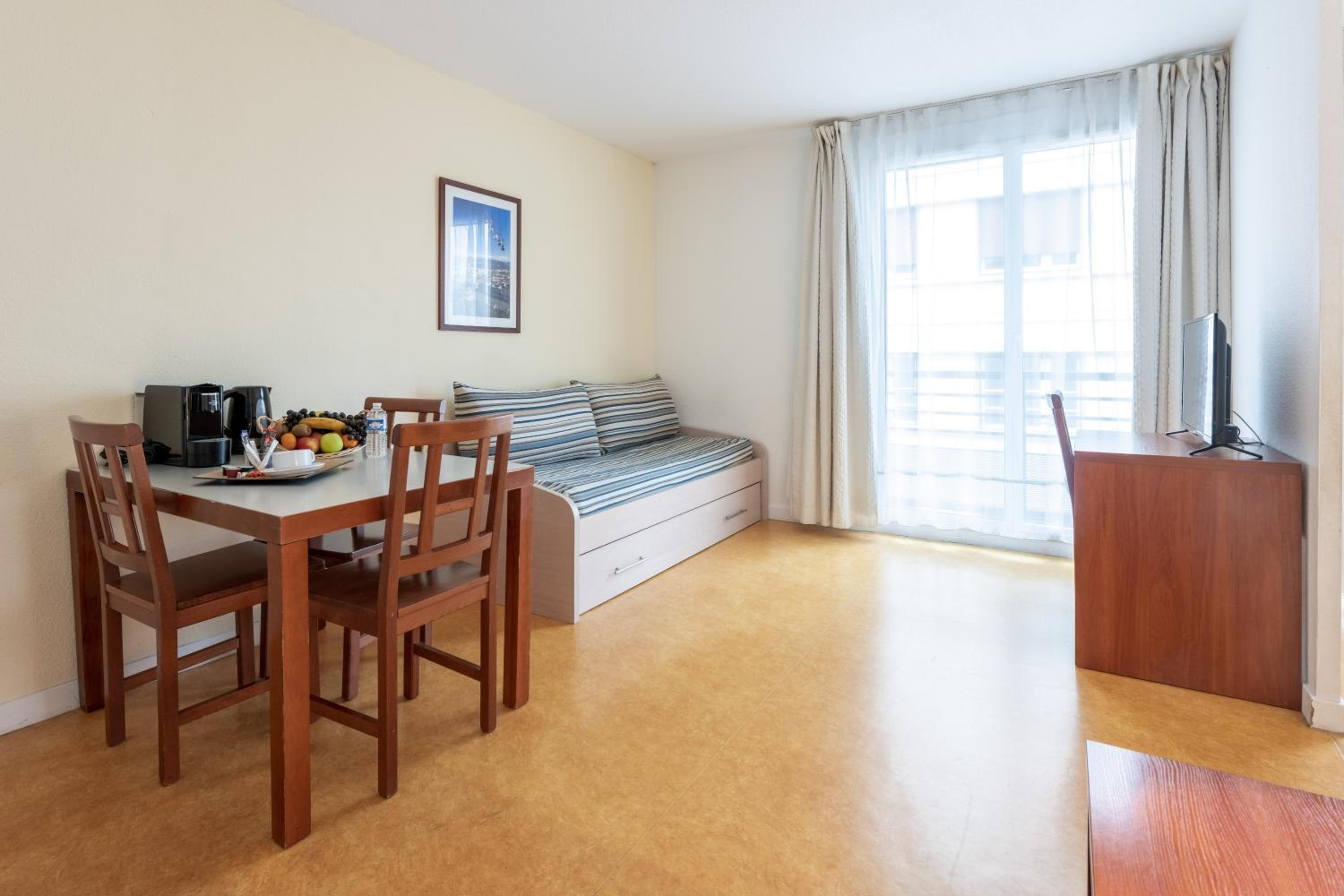 Grenoble Vacations - Residhotel Grenette - Property Image 7