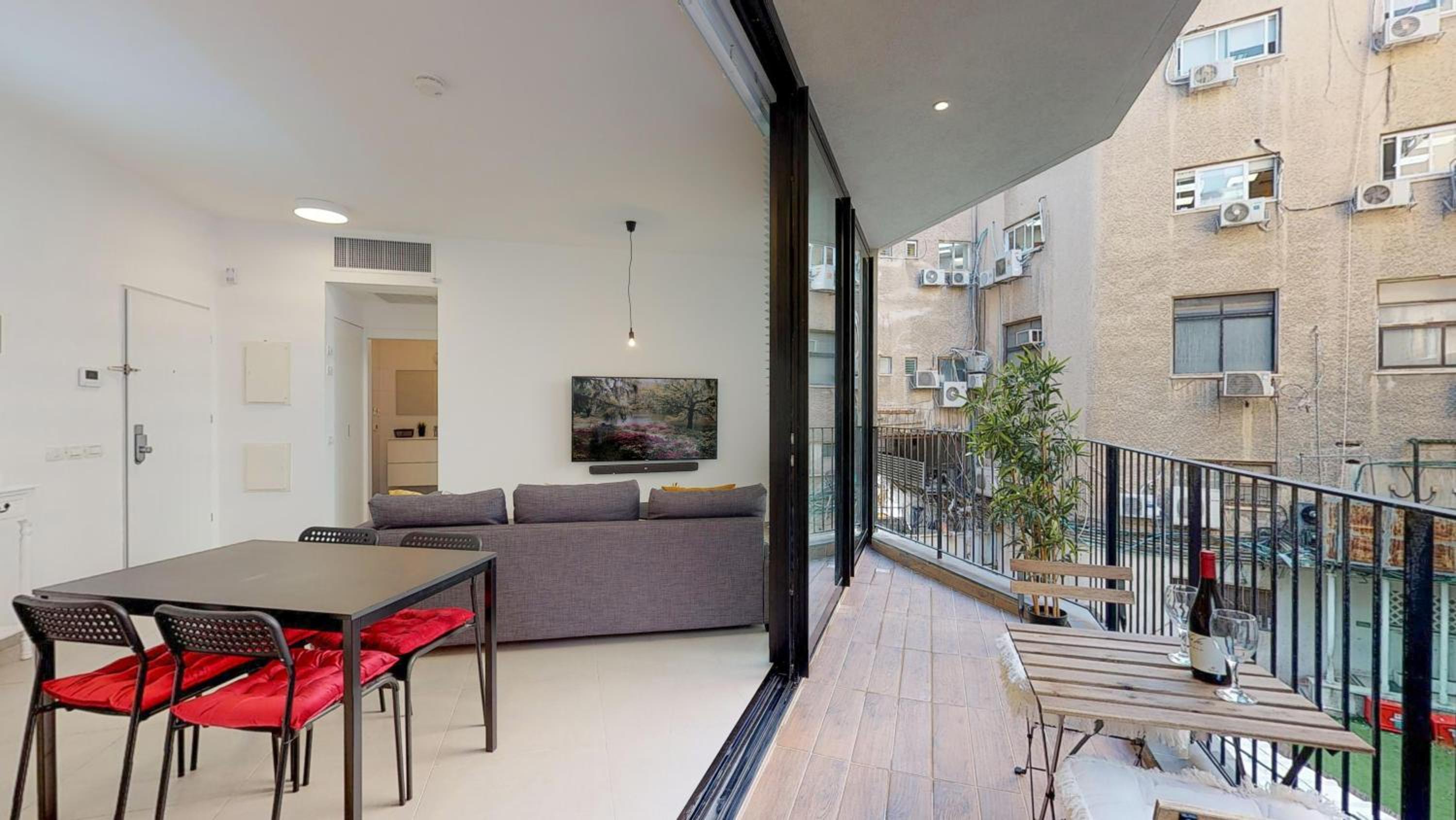 Cozy Allenby Apartment for 4 by HolyGuest view 3