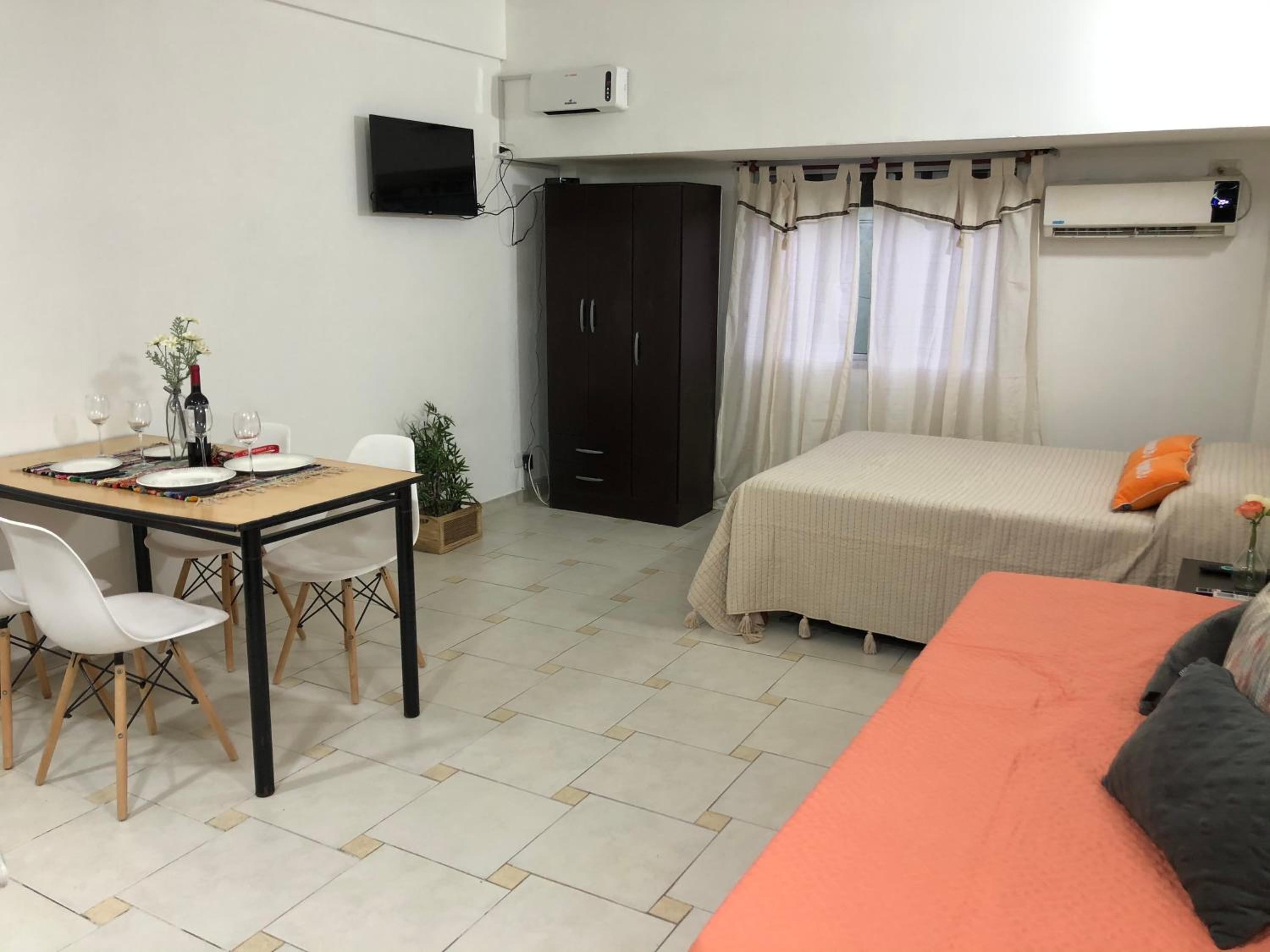 Cares Apartament, Morón, Buenos Aires