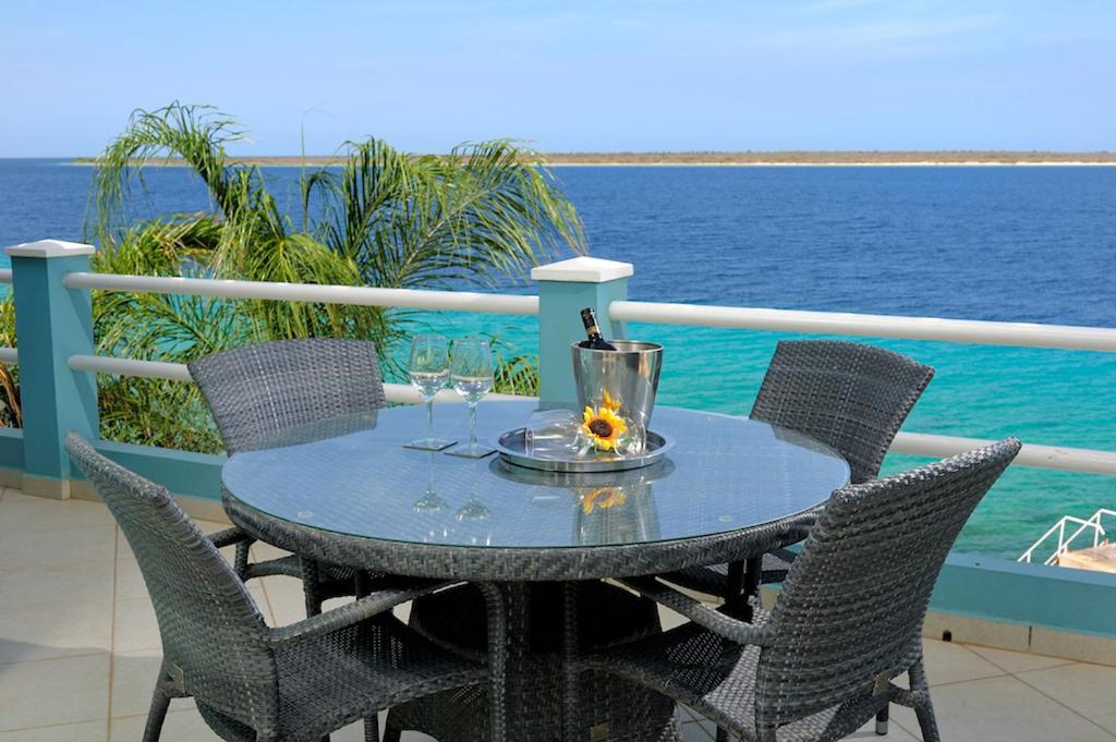 Oceanfront Tarpon at Den Laman