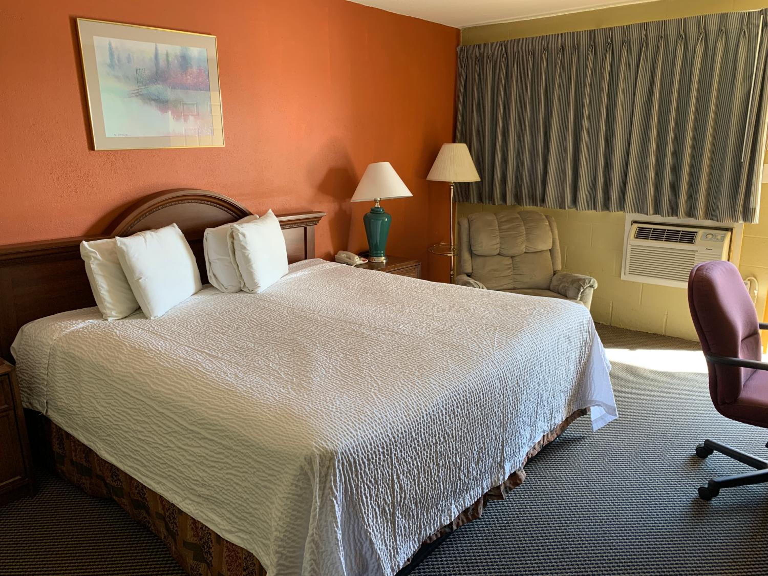 Dodge City Vacations - Executive Inn Dodge City, KS - Property Image 3