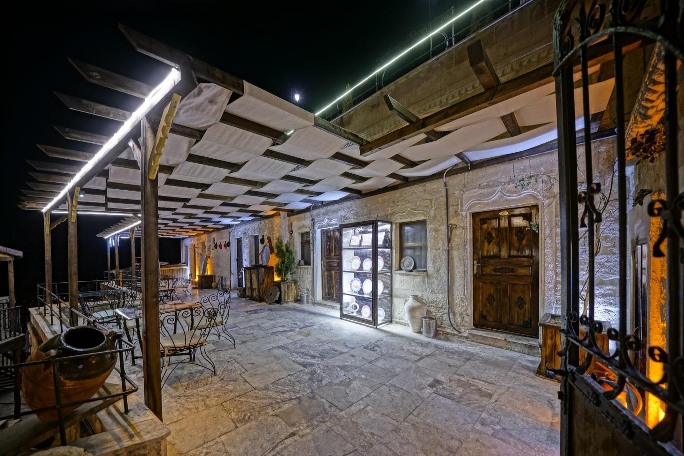 Emit Cave Hotel - Image 63