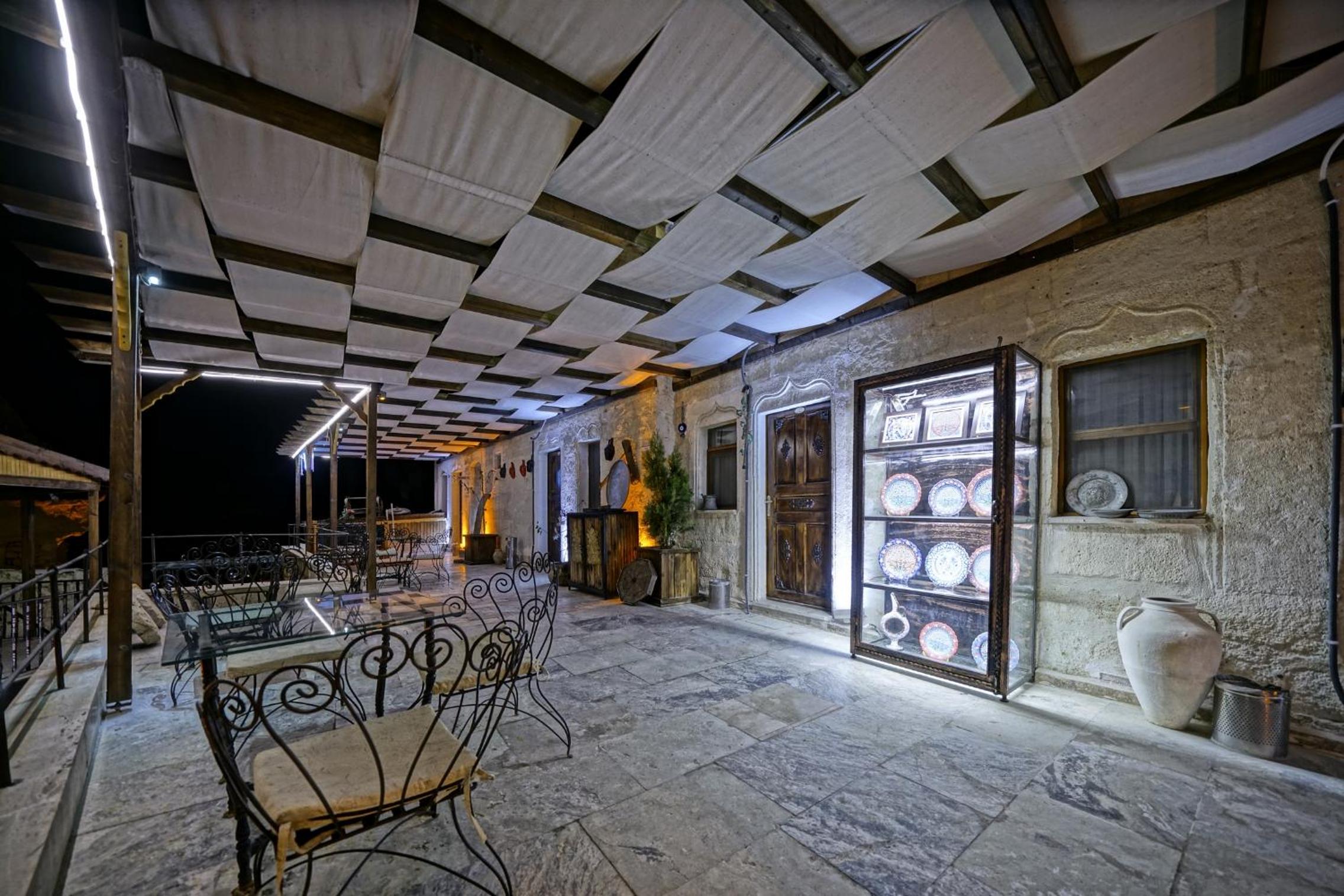 Emit Cave Hotel - Image 65