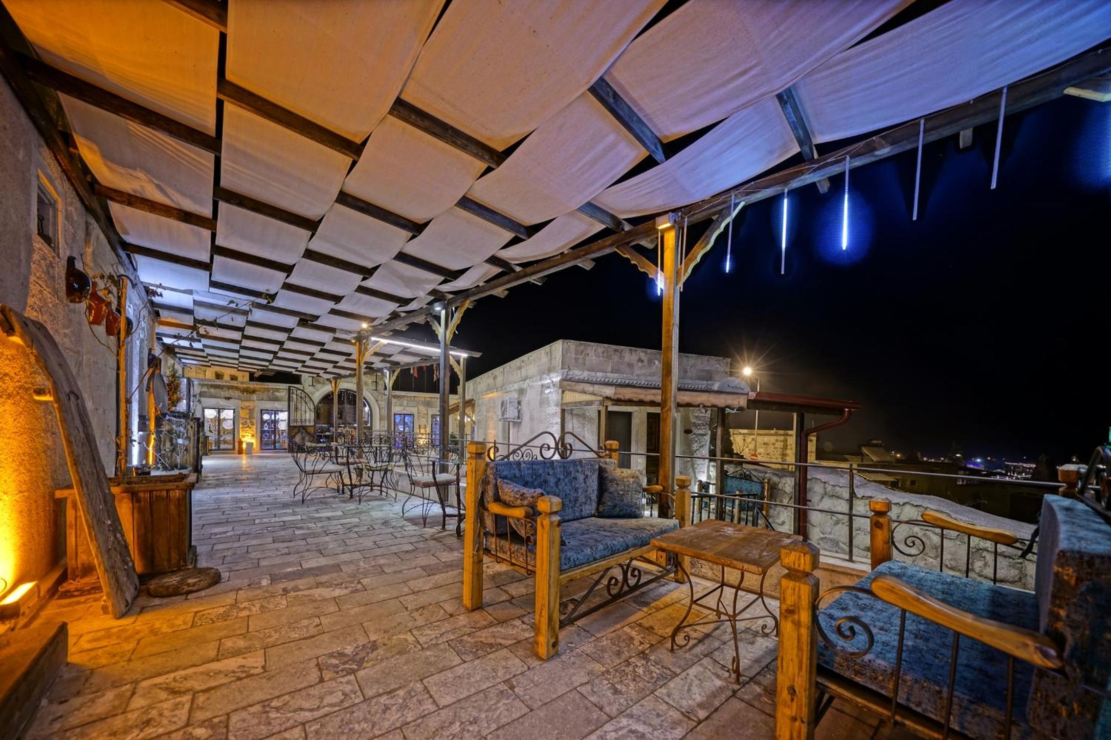 Emit Cave Hotel - Image 6