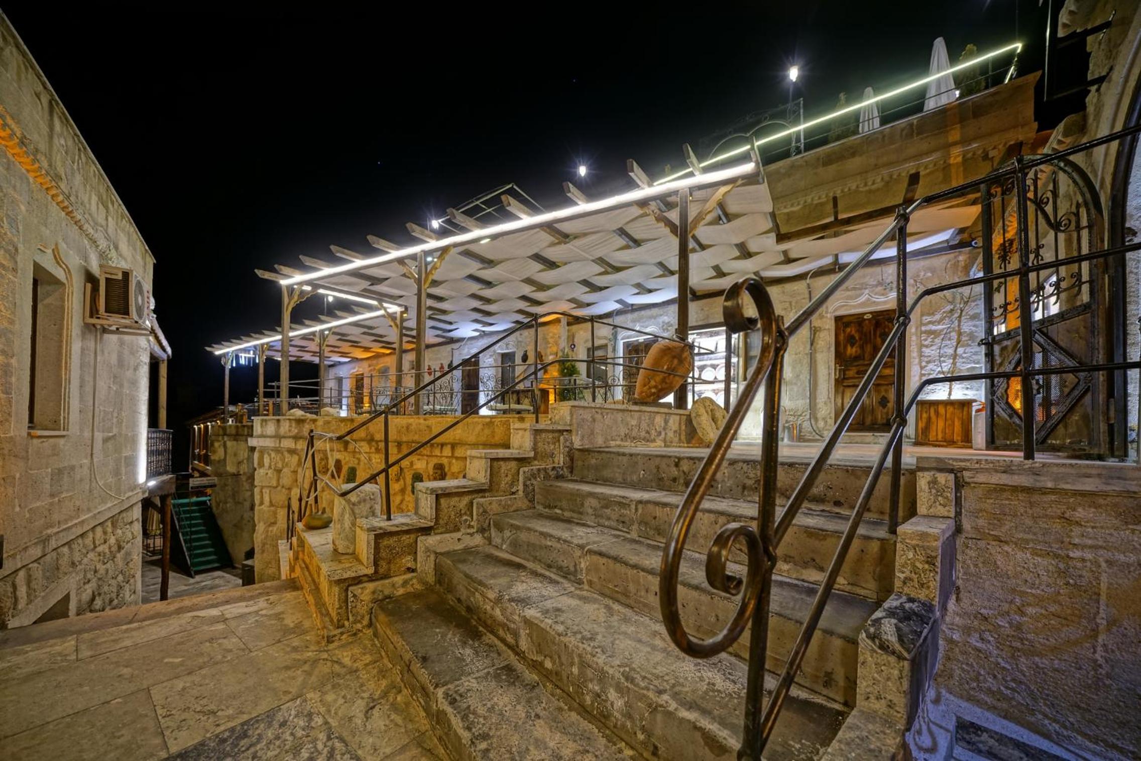 Emit Cave Hotel - Image 5