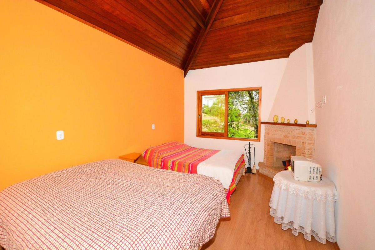 Casa com lareira e área gourmet em Monte Verde