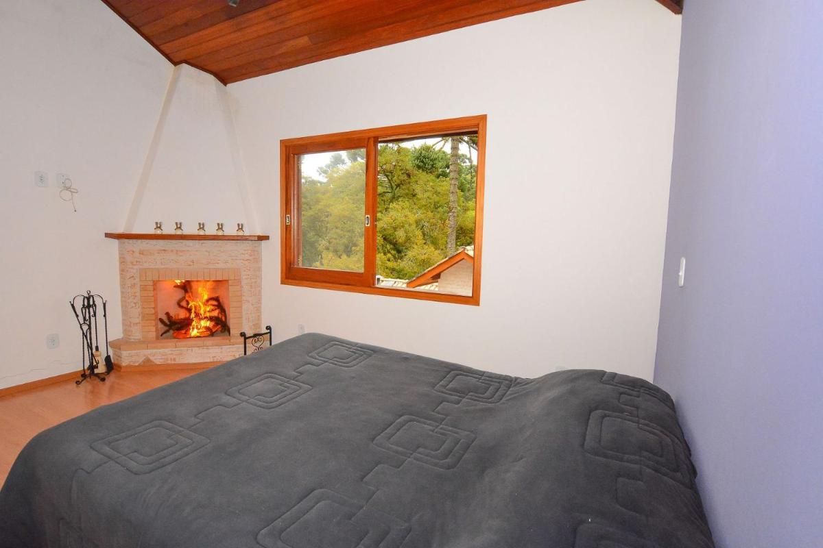 Casa com lareira e área gourmet em Monte Verde
